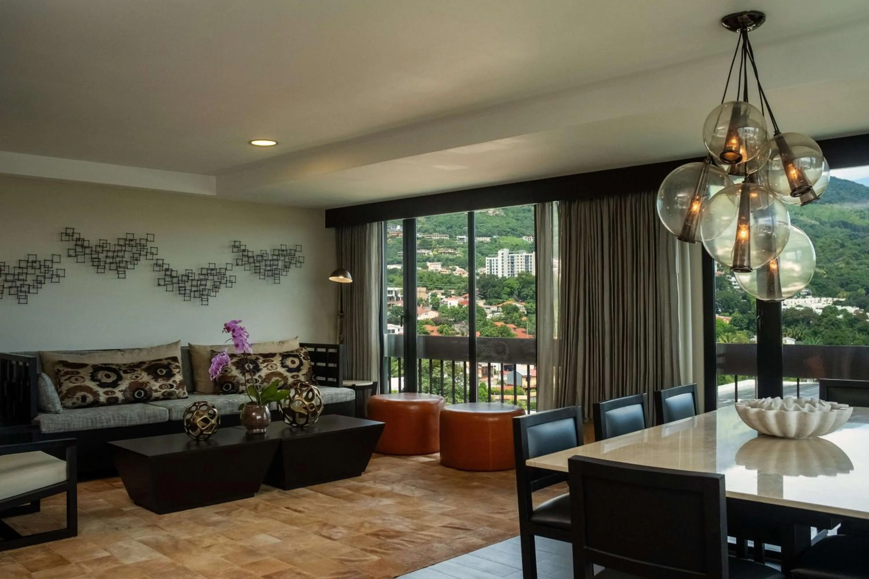 Living room in Crowne Plaza San Salvador, an IHG Hotel