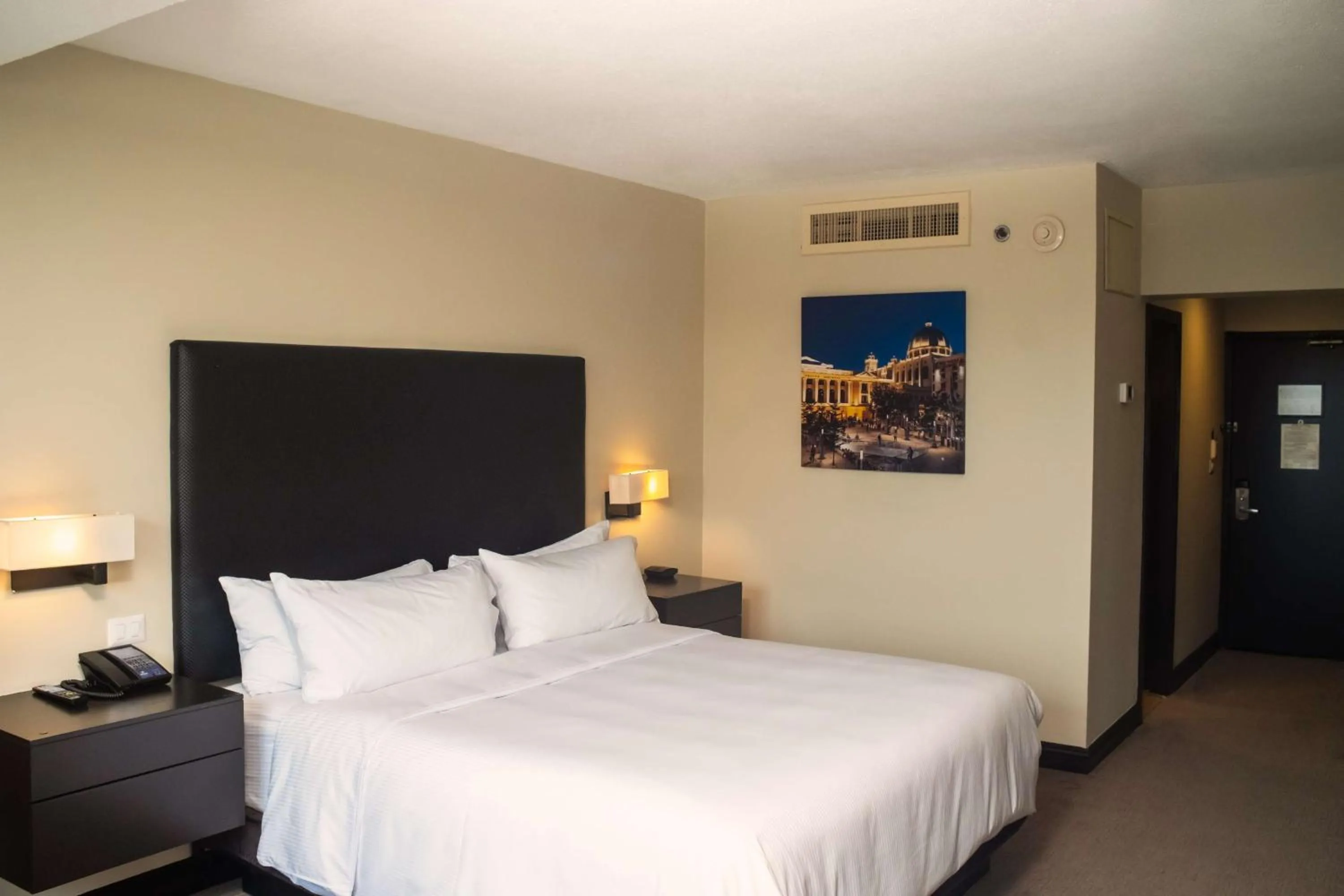 Bed in Crowne Plaza San Salvador, an IHG Hotel