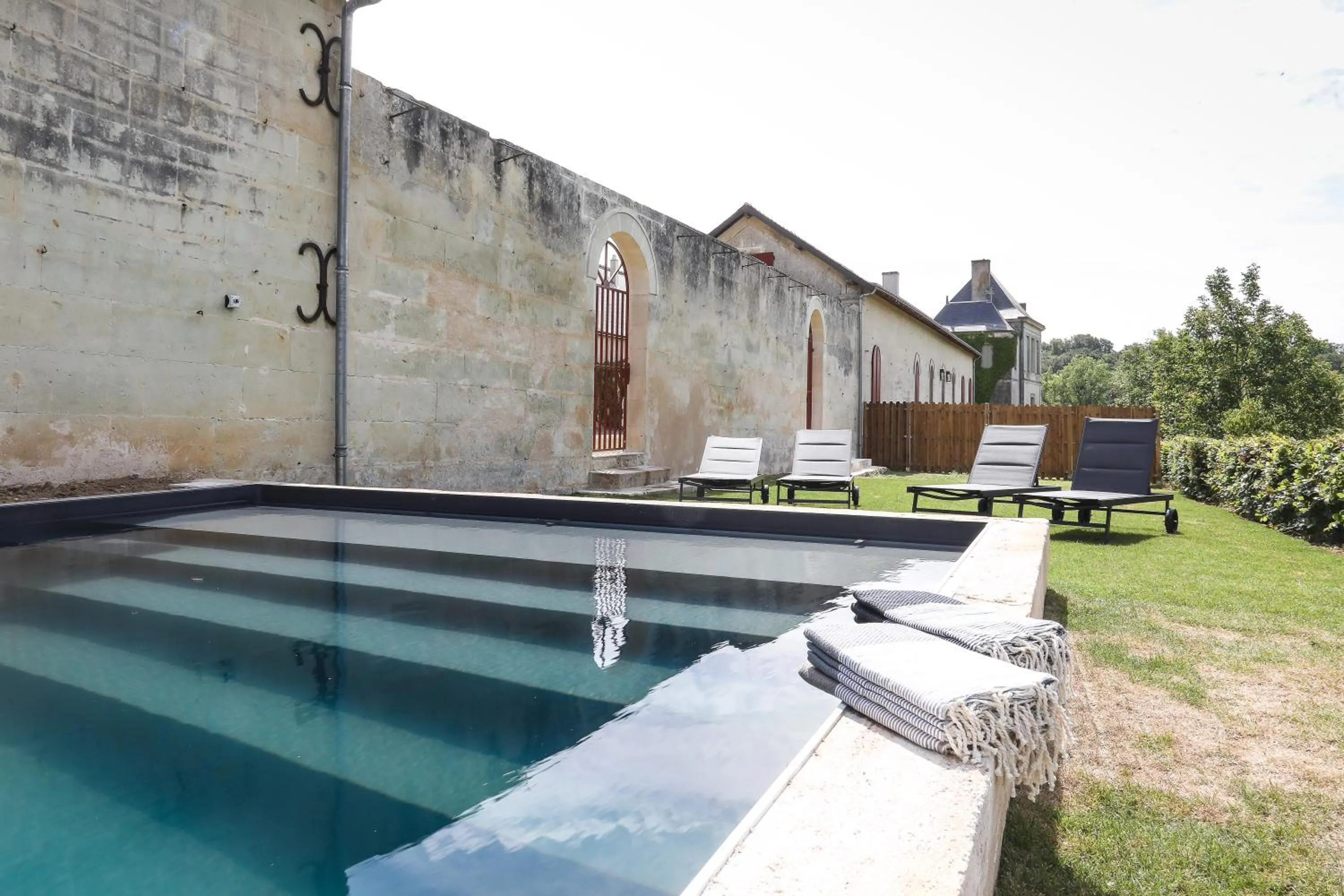 Pool view in Gîte des Ecuries d'Hodebert