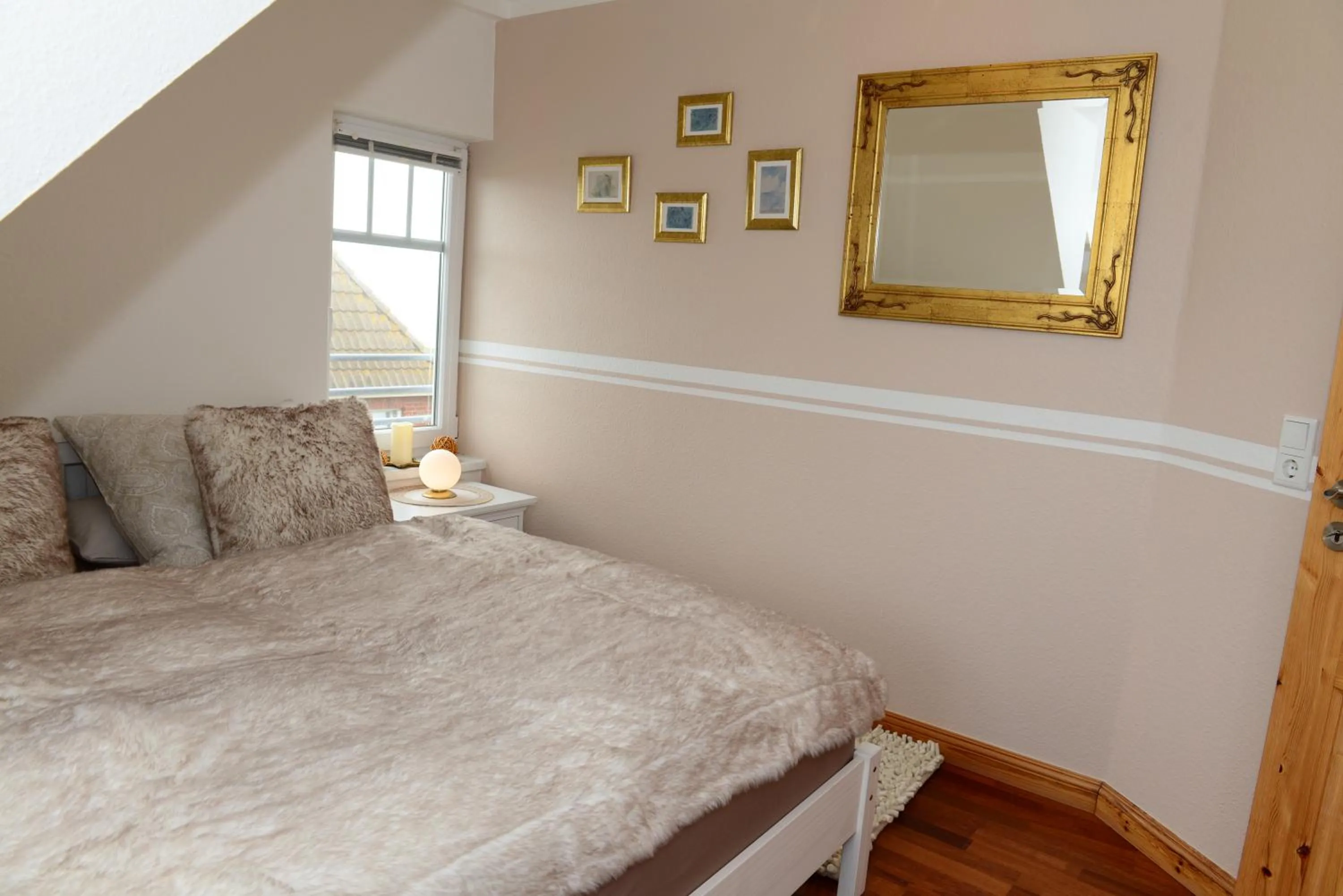 Bedroom, Bed in Jensen-Huus