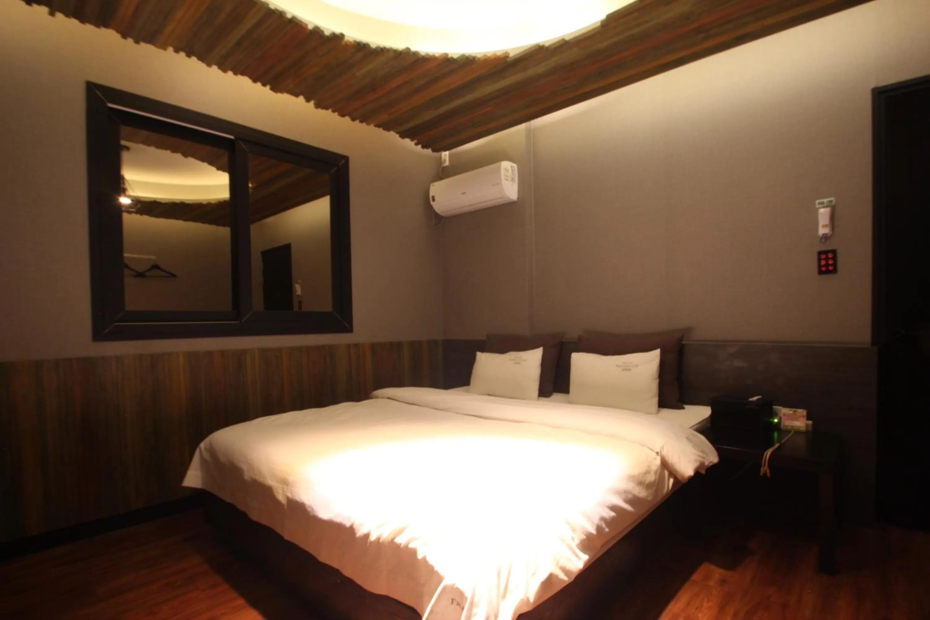 Bed in French code Hotel