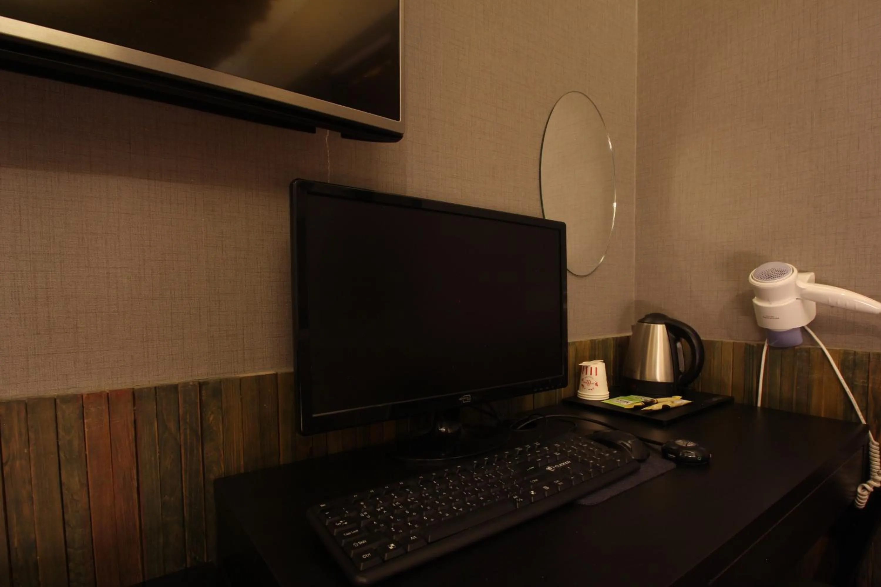 TV/Entertainment Center in French code Hotel