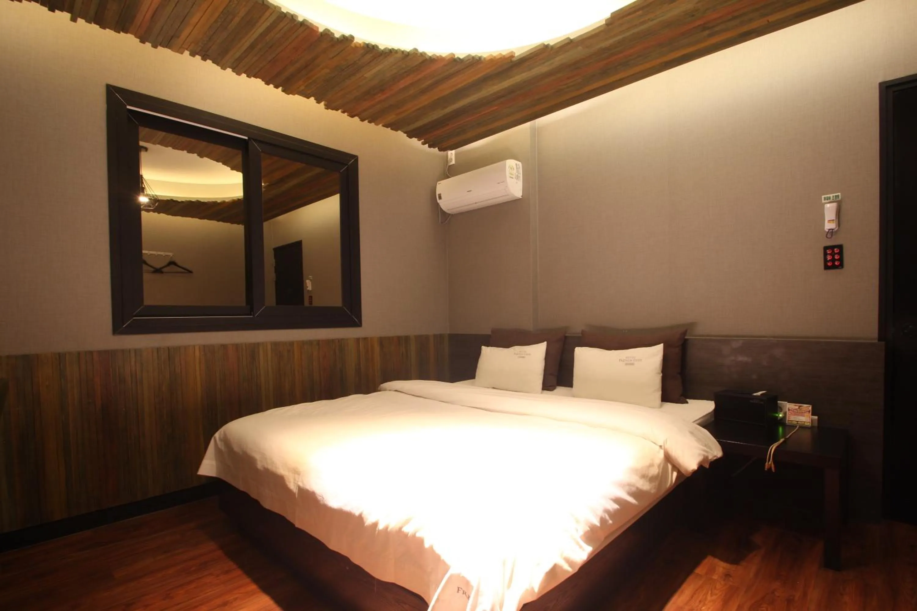 Bed in French code Hotel