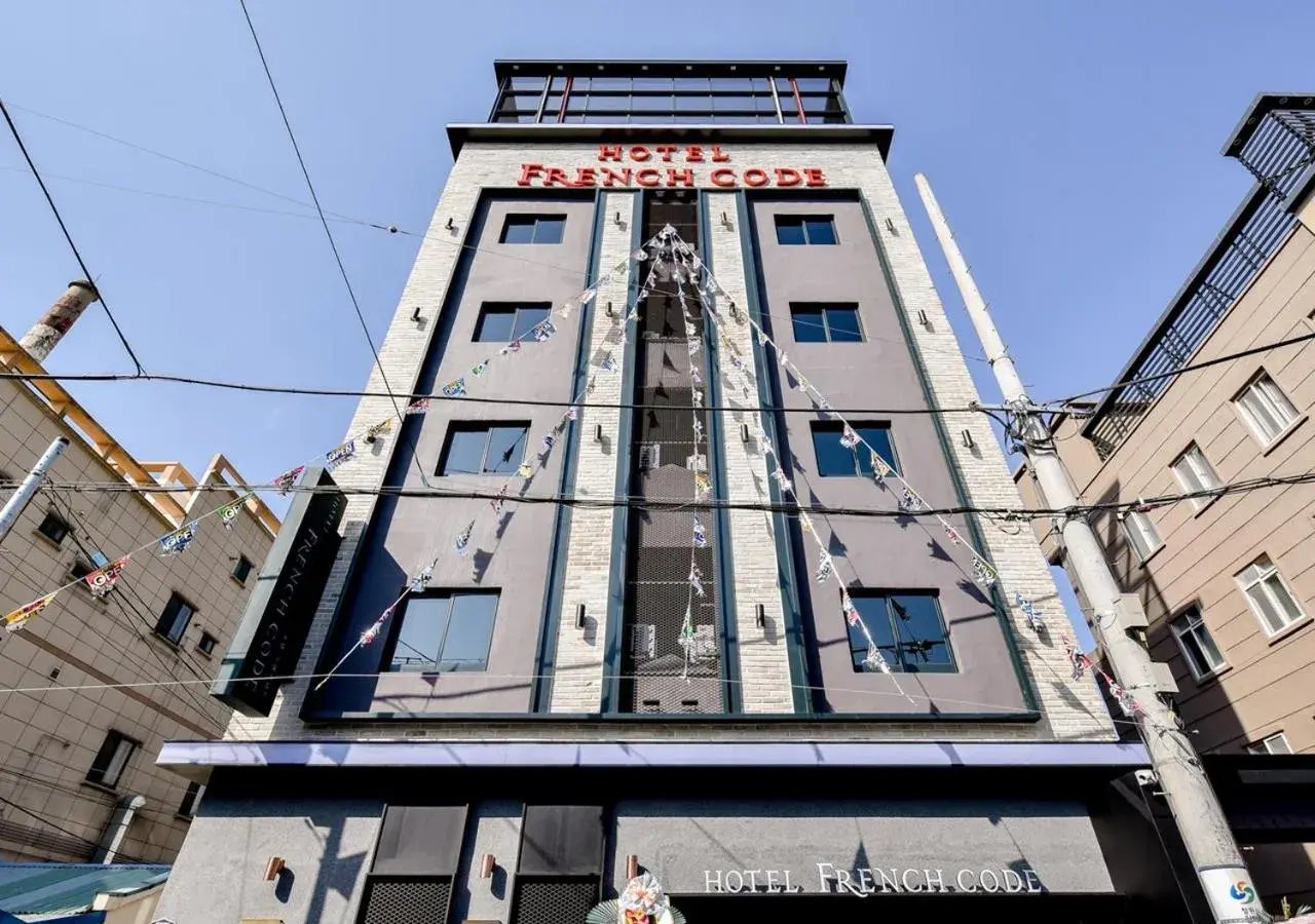 Property Building in French code Hotel Property Building in French code Hotel