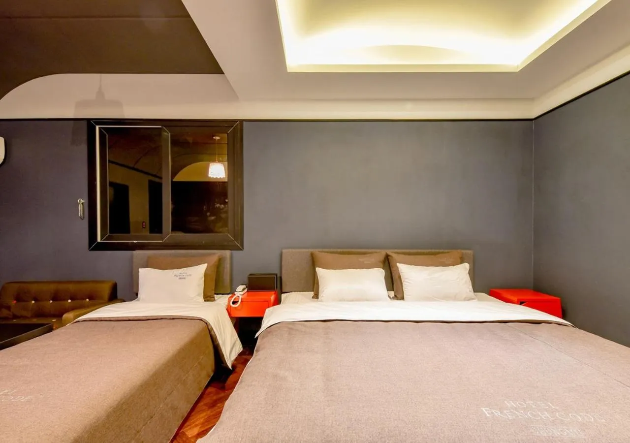 Bed in French code Hotel