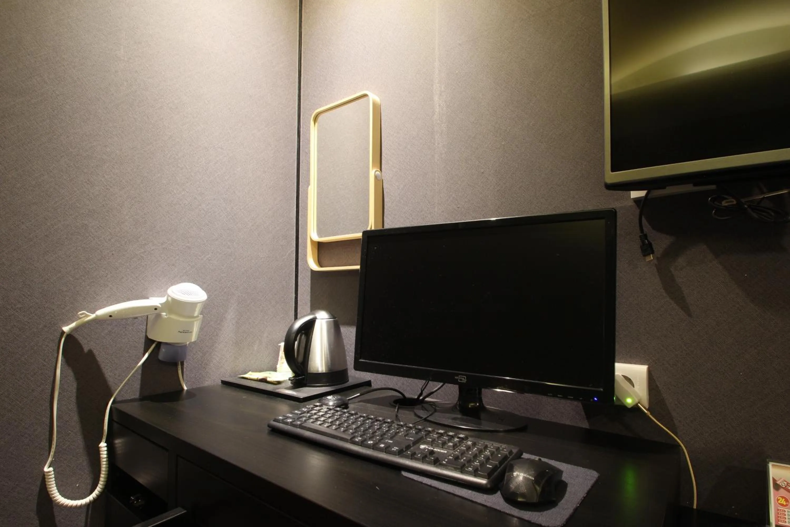 TV/Entertainment Center in French code Hotel