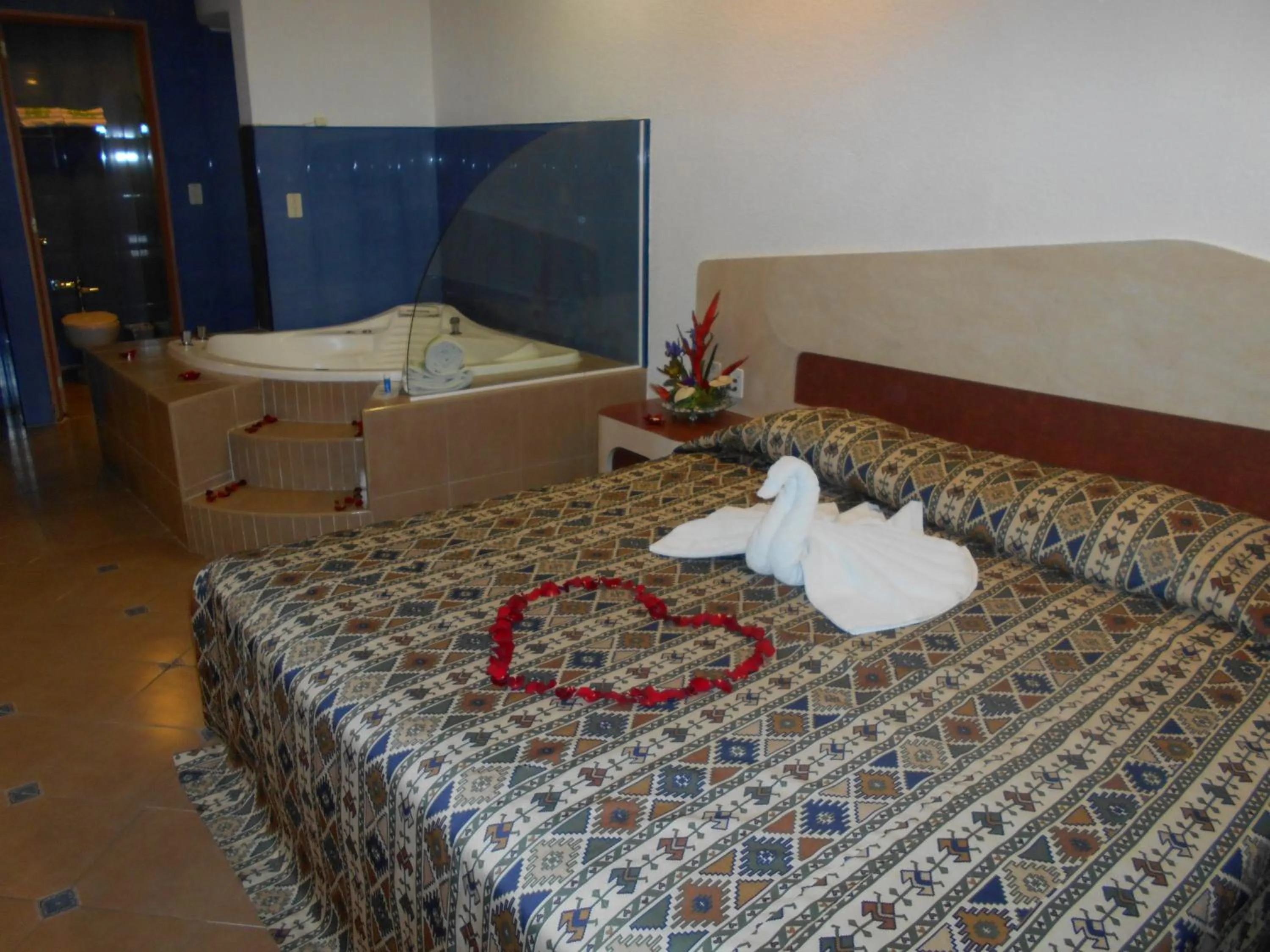 Photo of the whole room, Bed in GS Cuernavaca Drive Inn - Adults Only