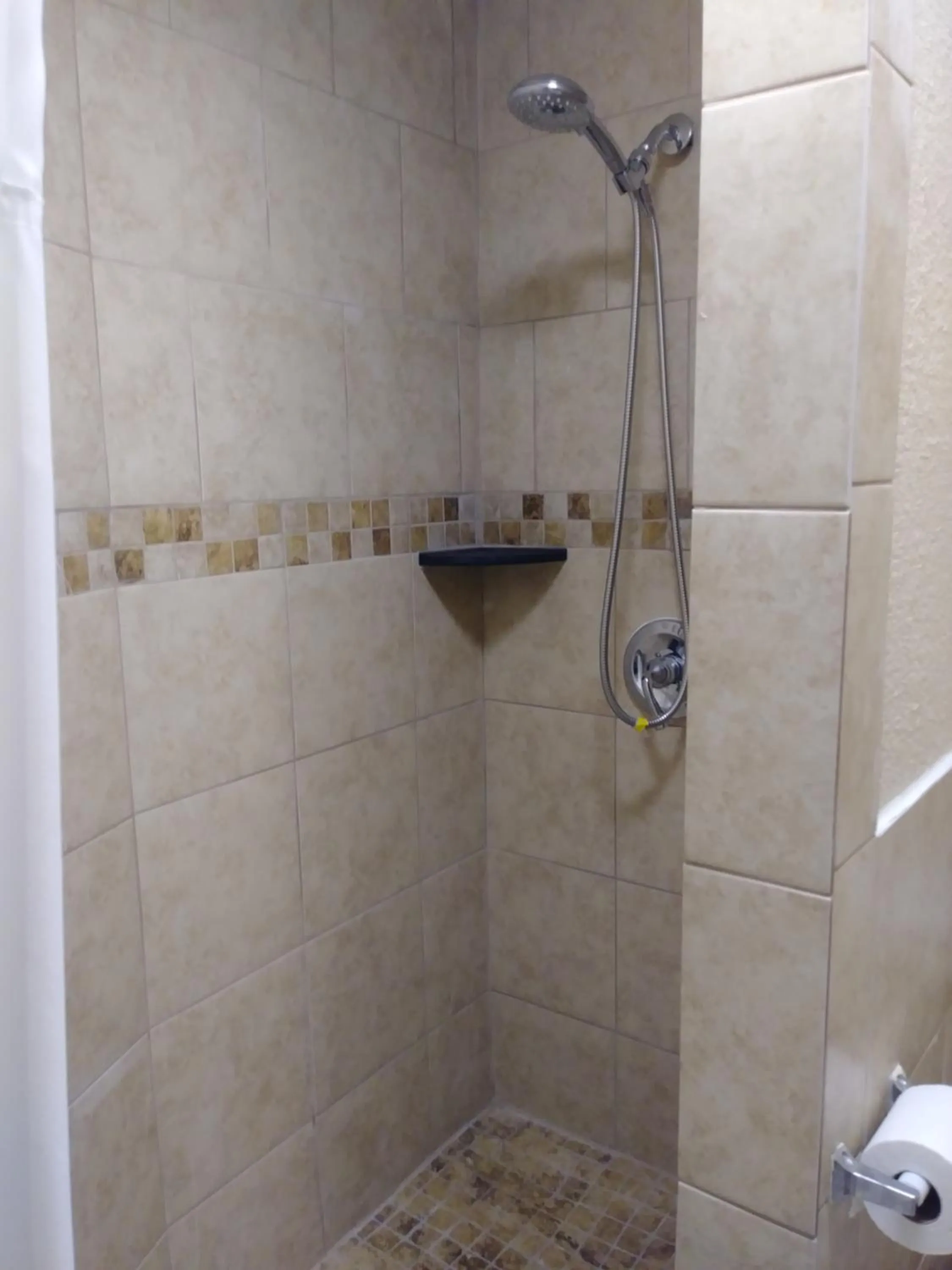 Shower in Garden Inn & Suites New Braunfels