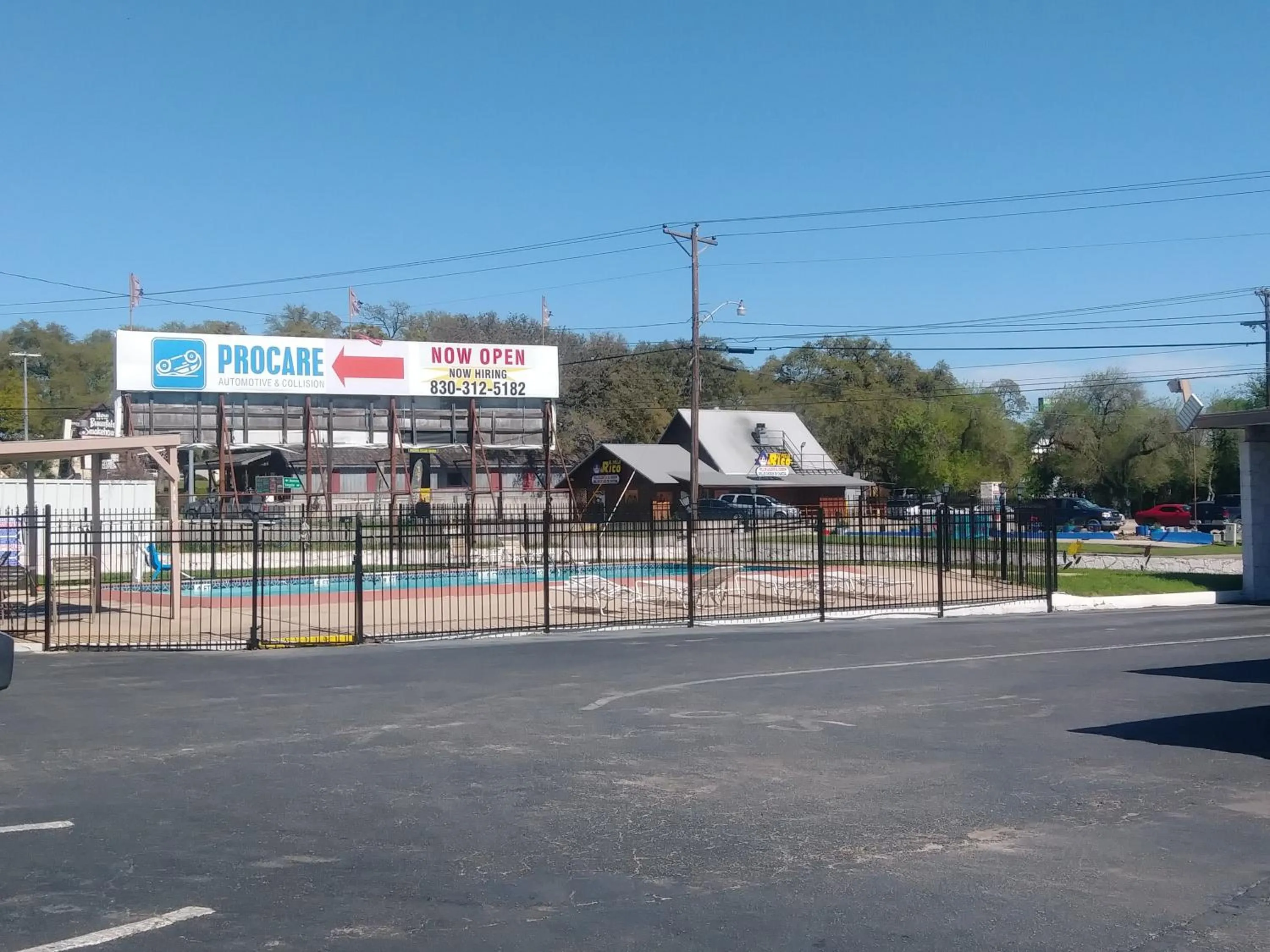 Swimming pool in Garden Inn & Suites New Braunfels