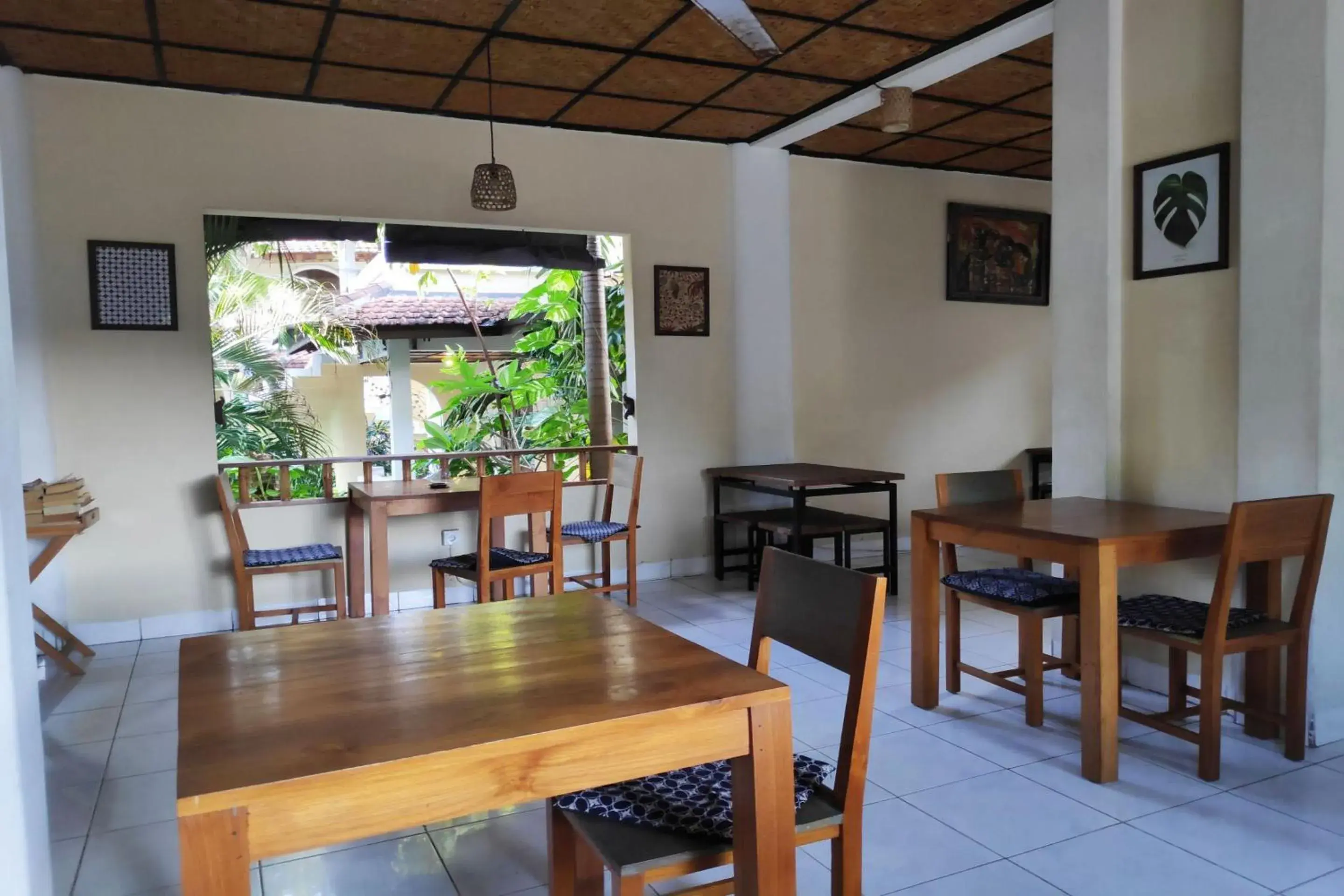 Restaurant/places to eat in Villa Puri Royan Jimbaran Restaurant/places to eat in Villa Puri Royan Jimbaran