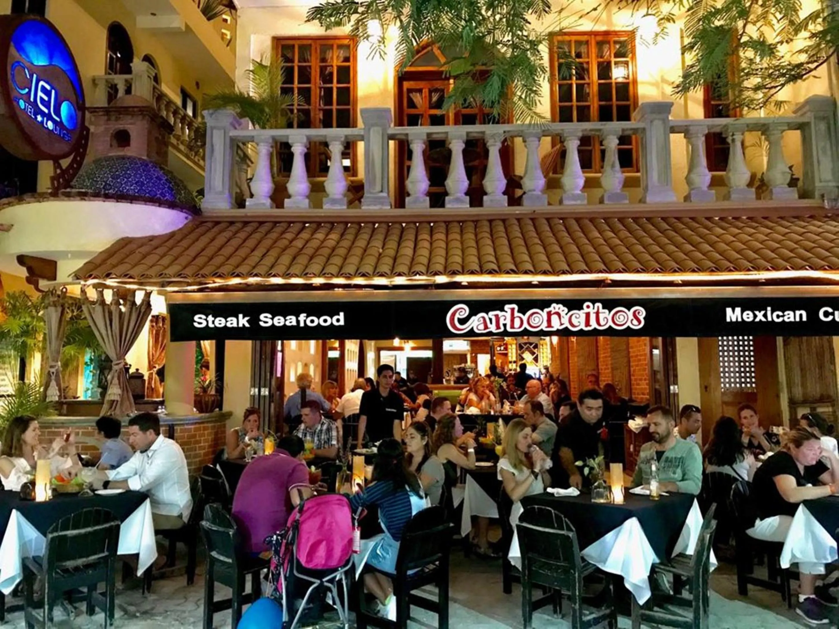 Restaurant/places to eat in Hotel Cielo