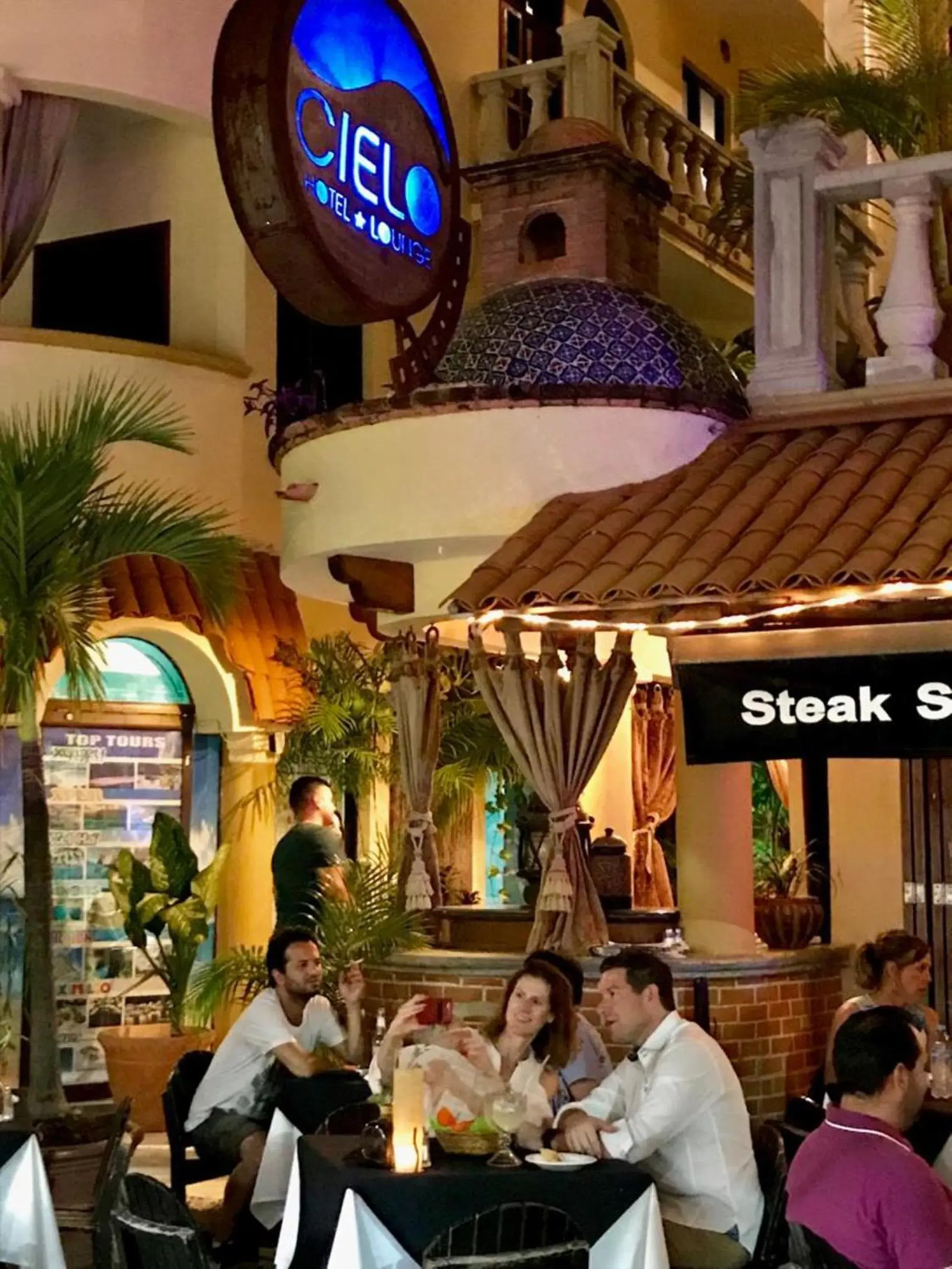 Restaurant/places to eat in Hotel Cielo Restaurant/places to eat in Hotel Cielo