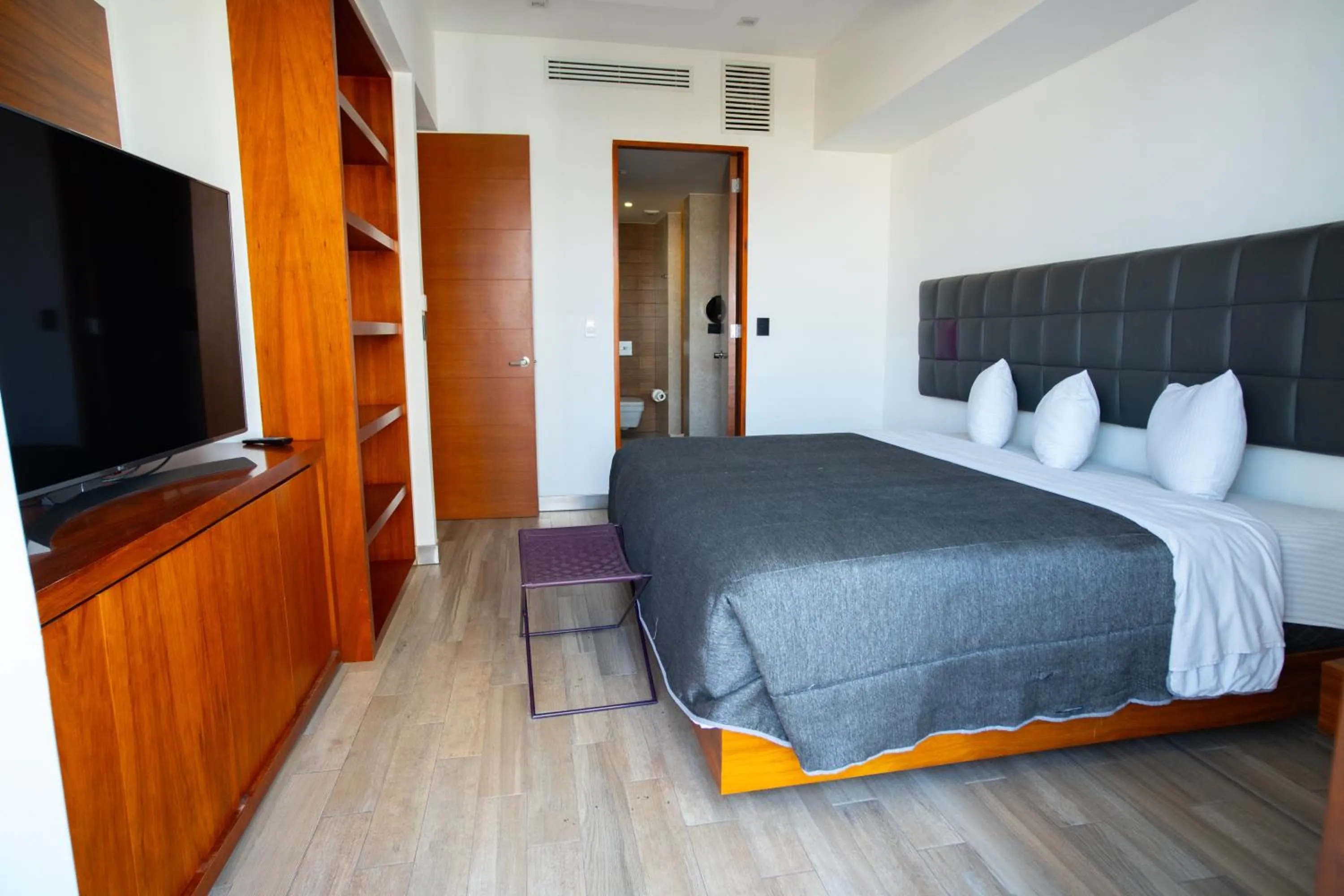 Bedroom, Bed in Sonata Hotel Puebla Angelópolis Distrito Sonata