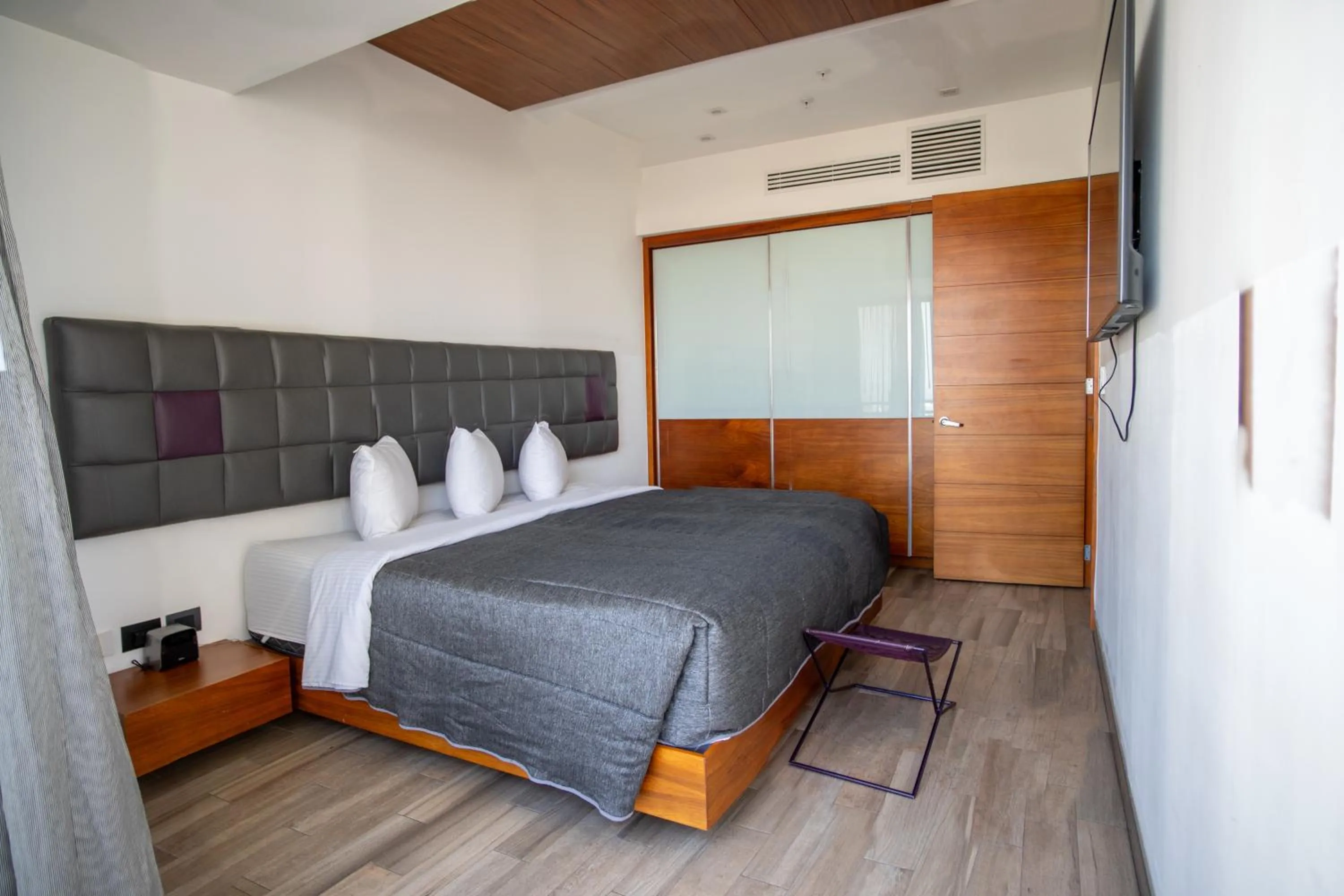 Bedroom, Bed in Sonata Hotel Puebla Angelópolis Distrito Sonata