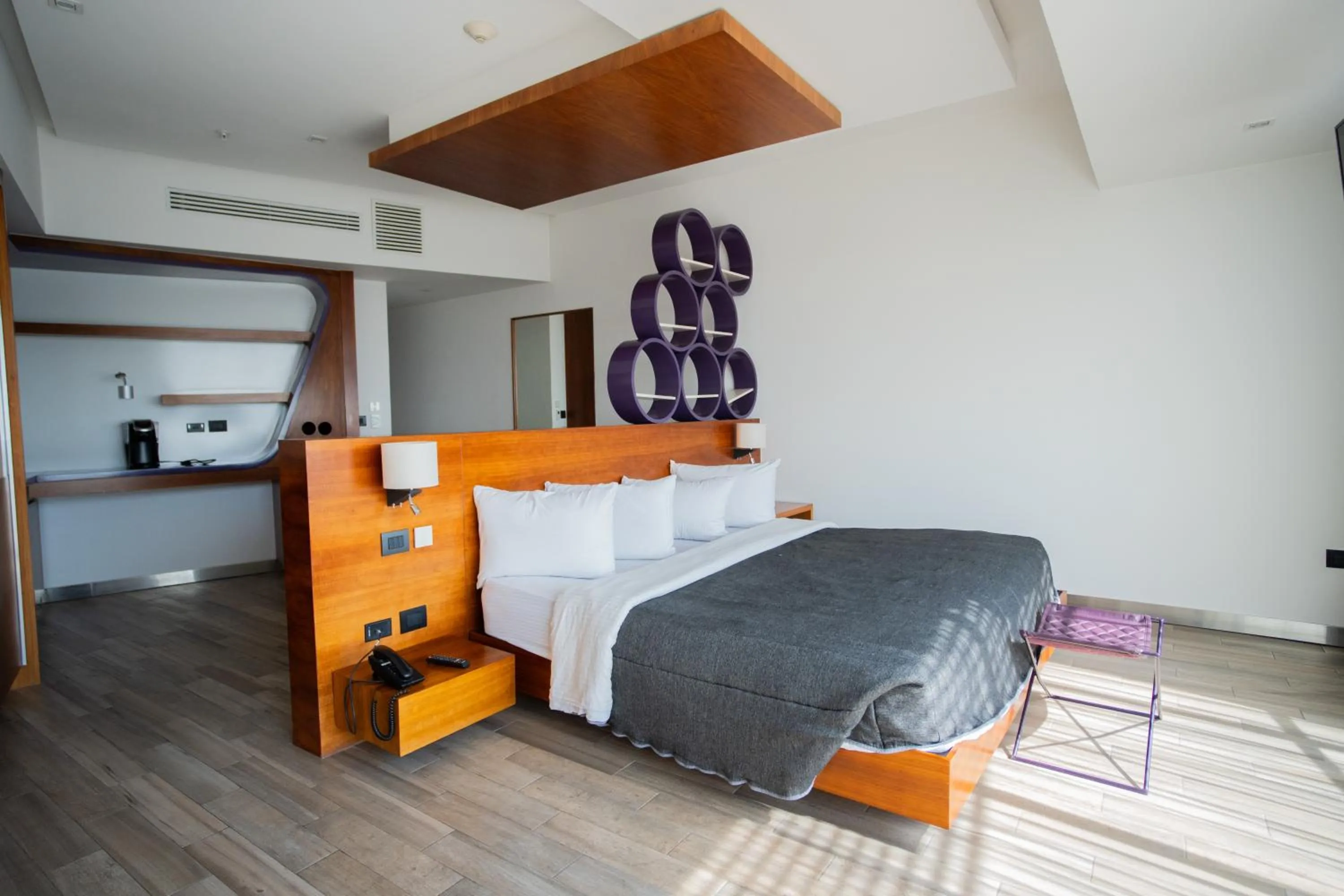 Photo of the whole room, Bed in Sonata Hotel Puebla Angelópolis Distrito Sonata