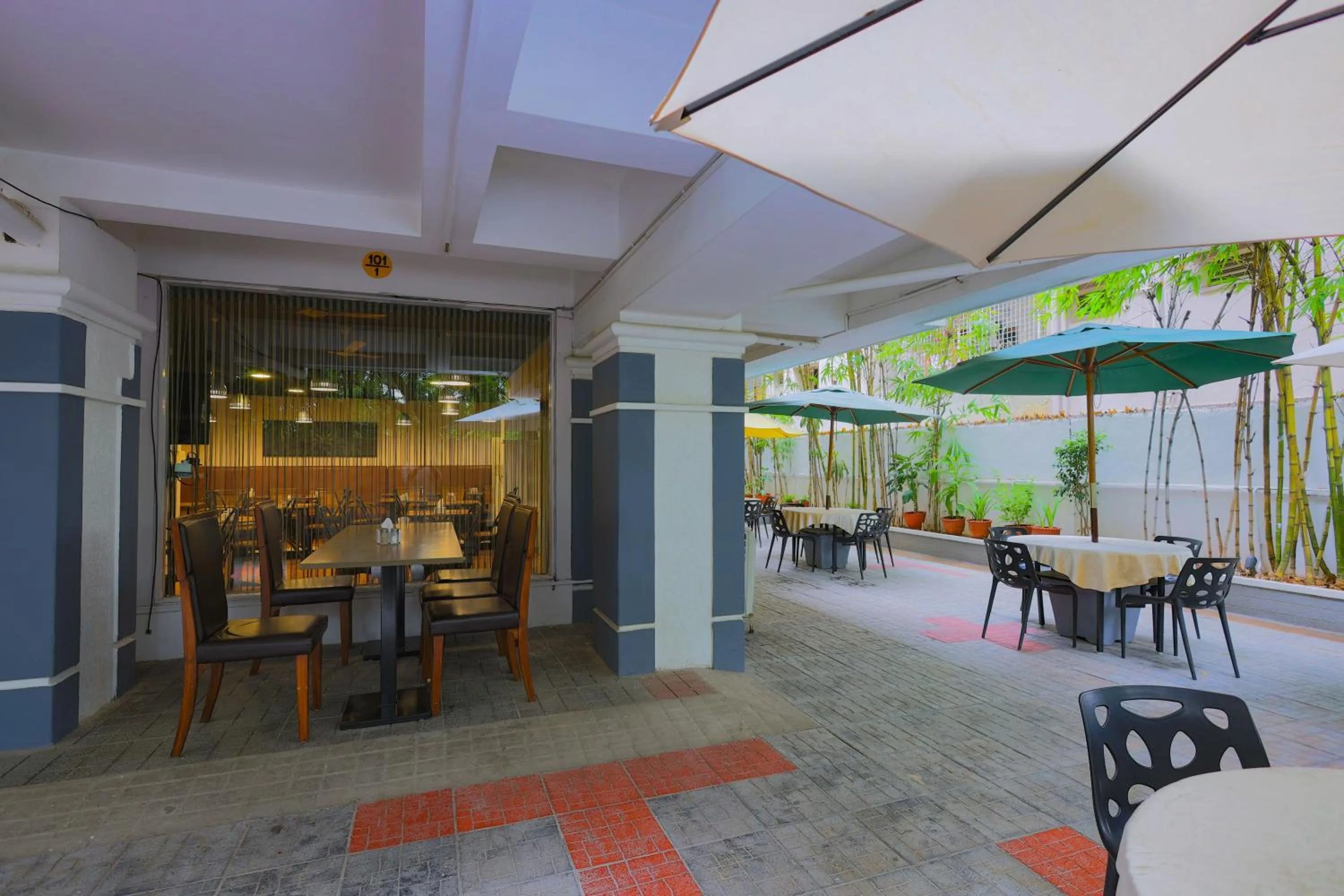 Restaurant/places to eat in Hotel Athome & Serviced Apartments by Deccan Serai Hotels