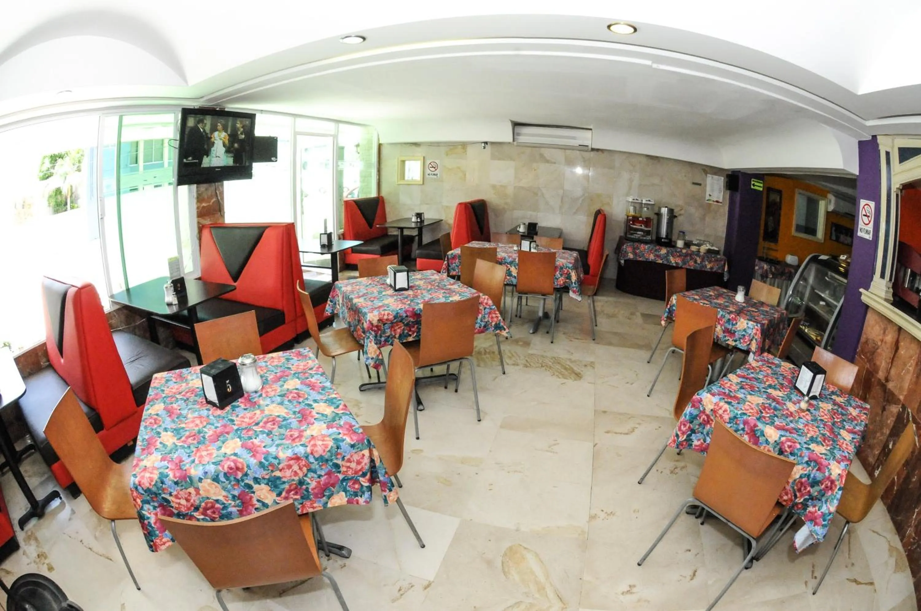 Restaurant/places to eat in Hotel Ziami