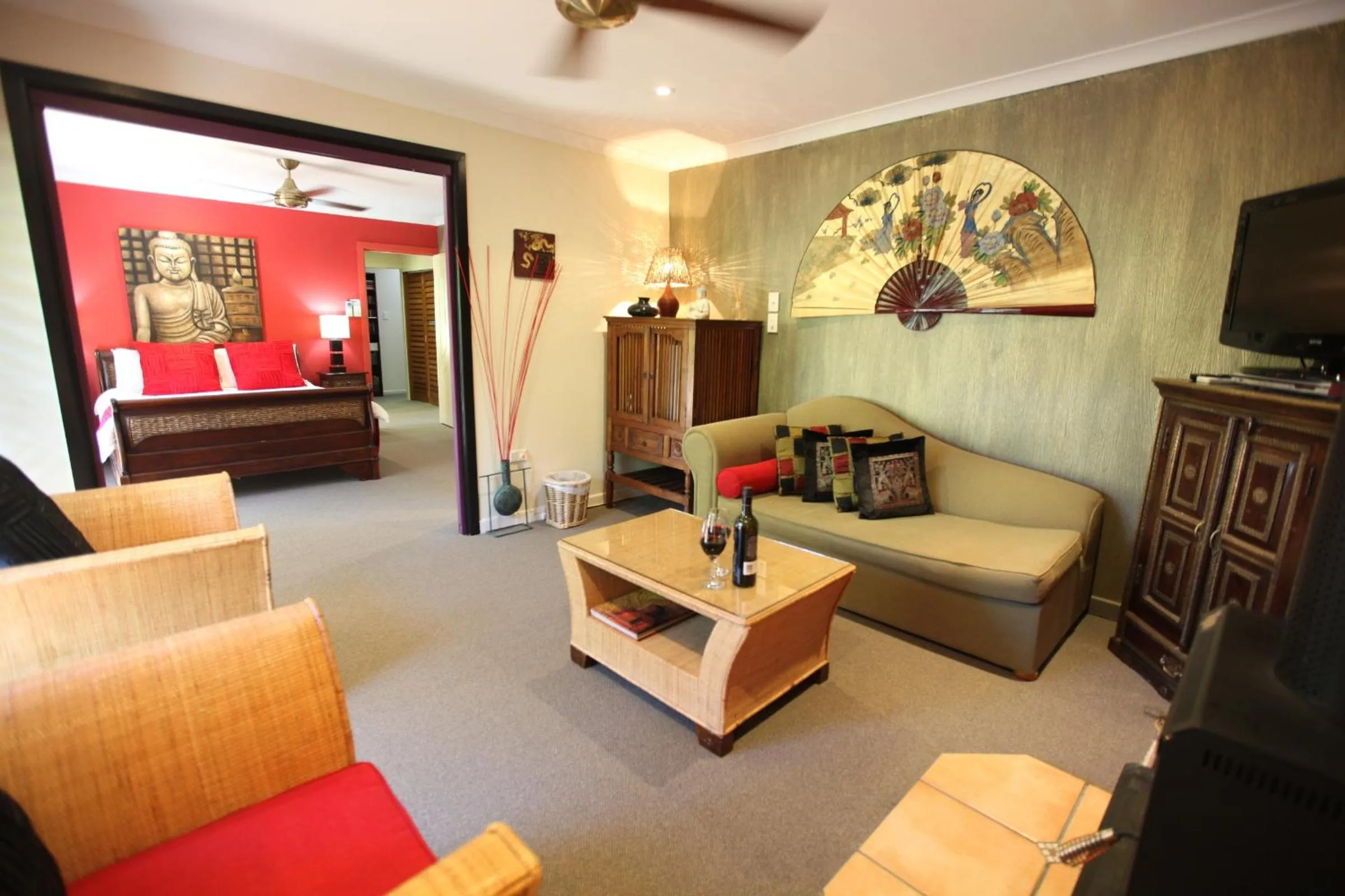 Living room in Avocado Sunset Bed & Breakfast