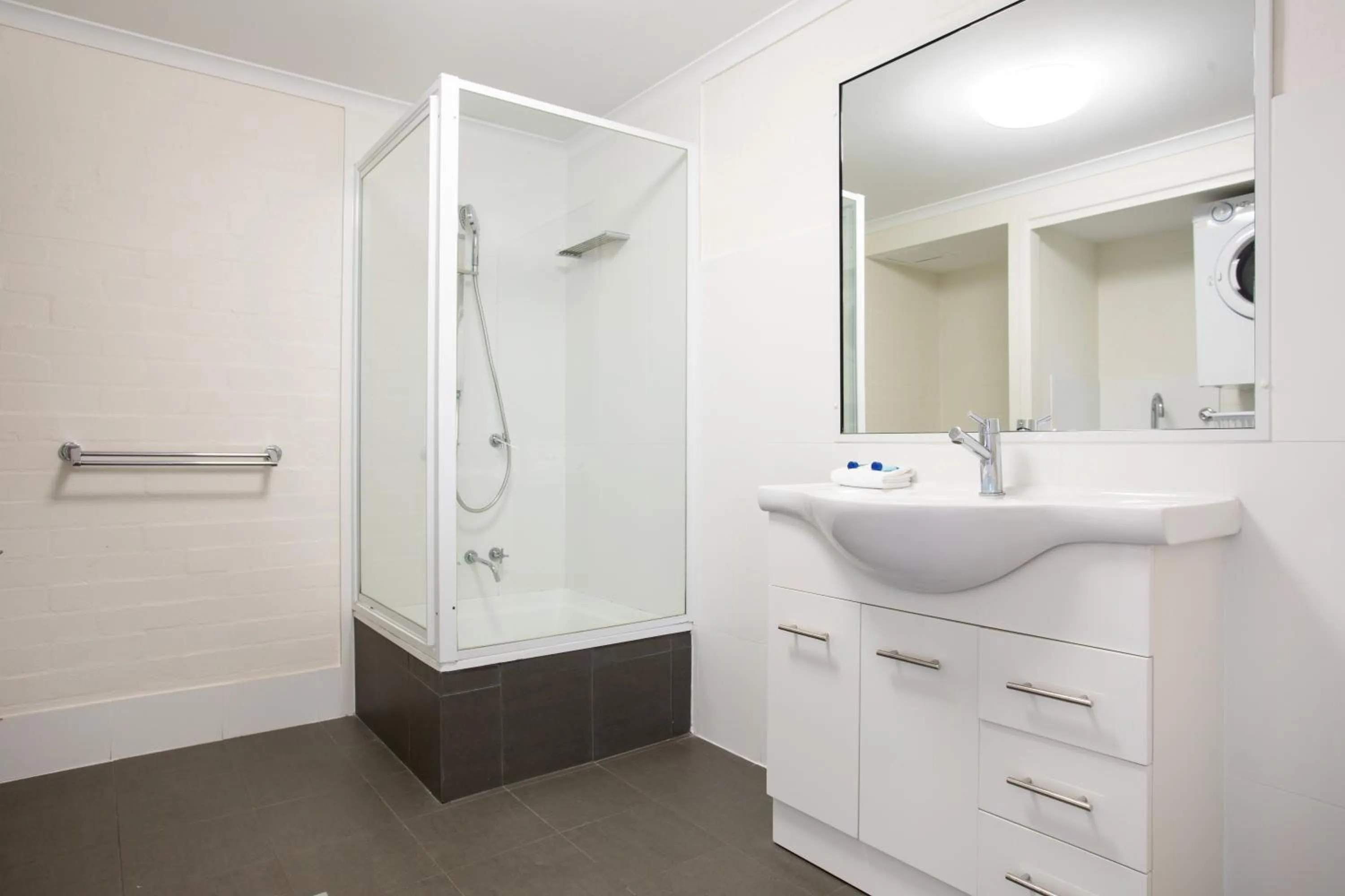 Bathroom in Mariner Bay Apartments
