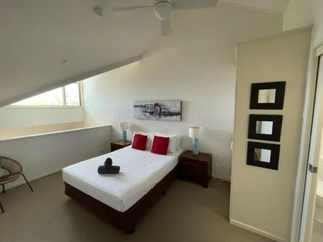 Bed in Mariner Bay Apartments