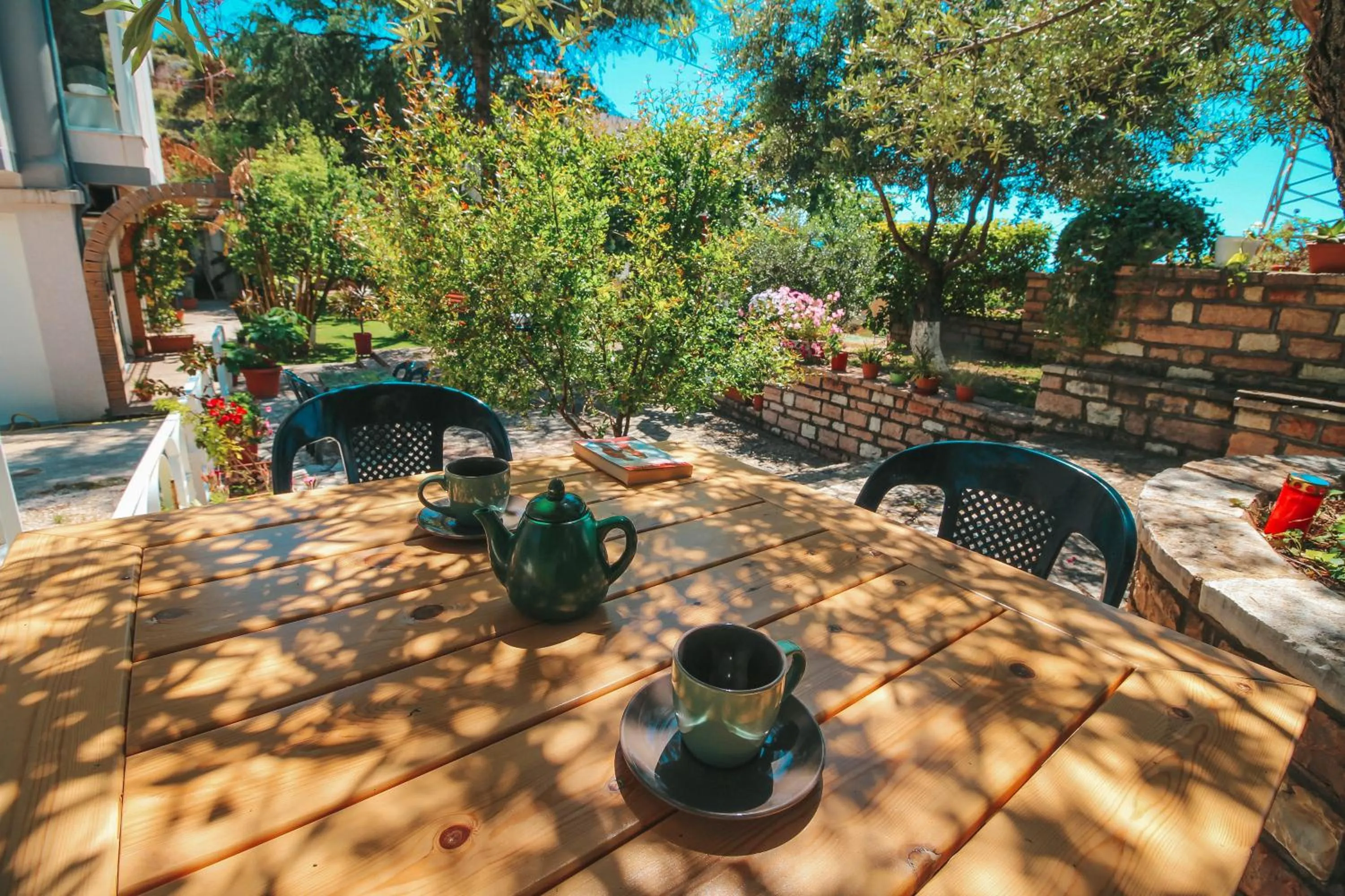 Breakfast in Villa Green Garden