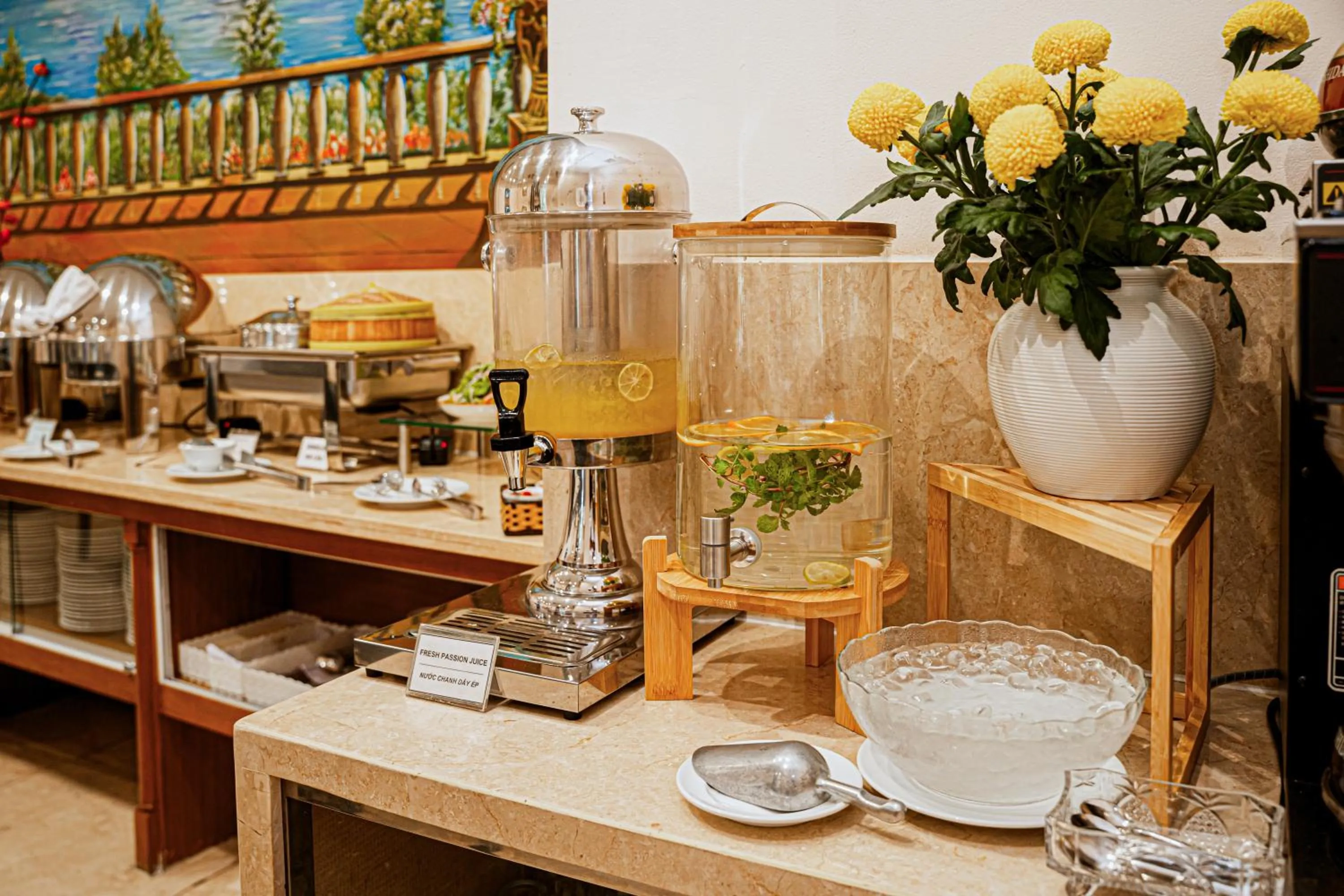 Restaurant/places to eat in Cap Town Hotel