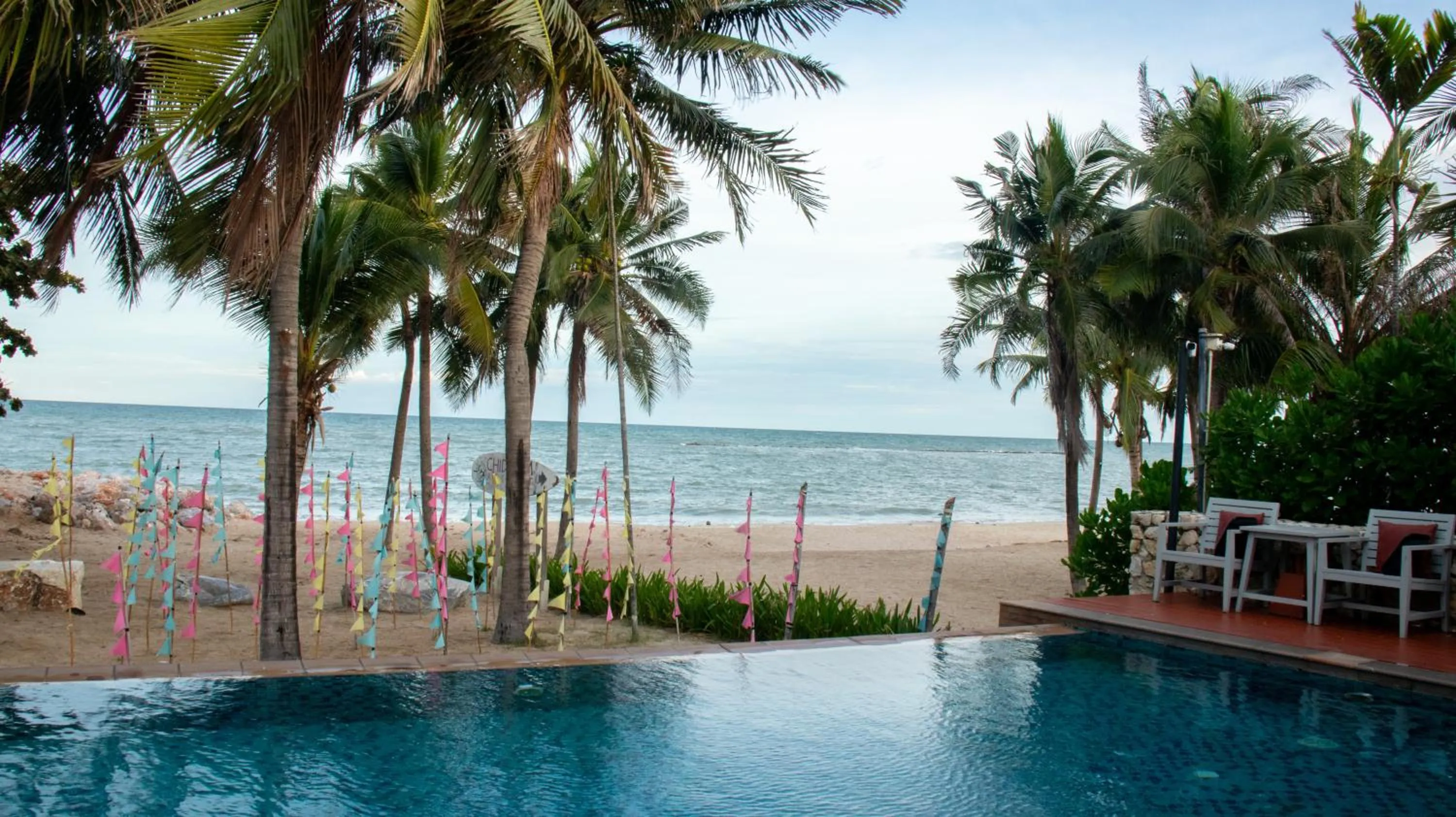 Swimming pool in Chidlom Resort
