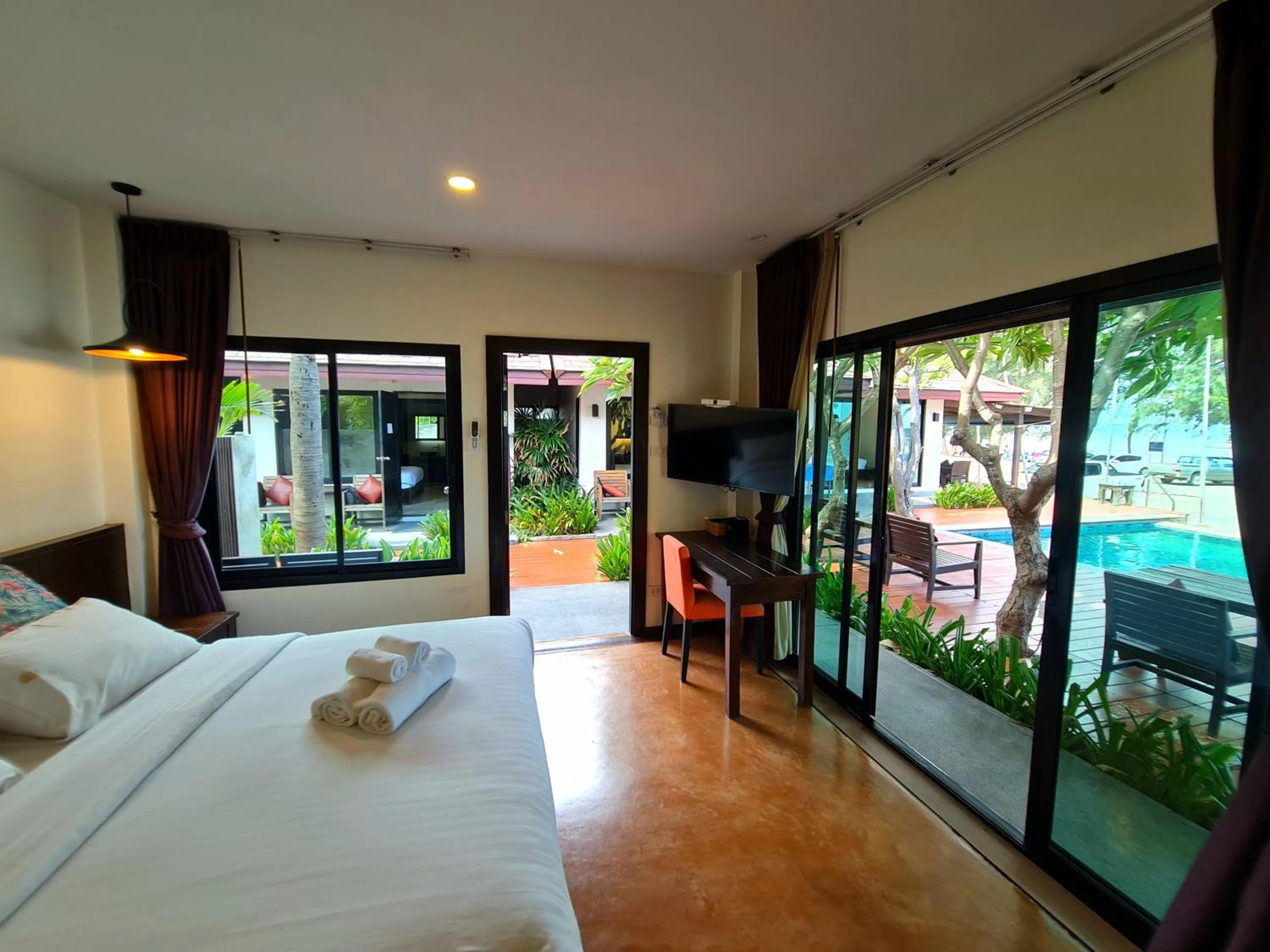 Bed in Chidlom Resort