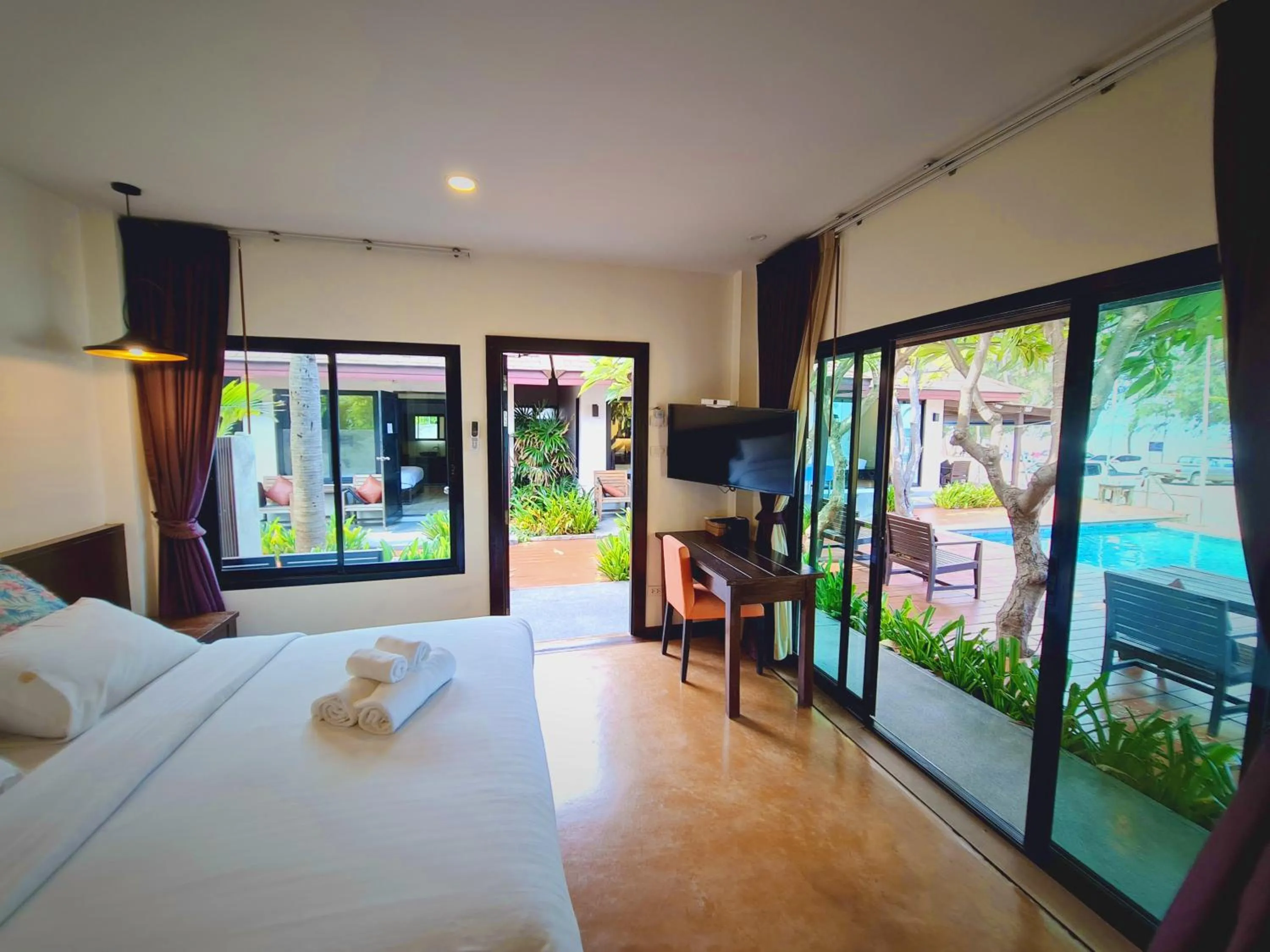 Bed in Chidlom Resort