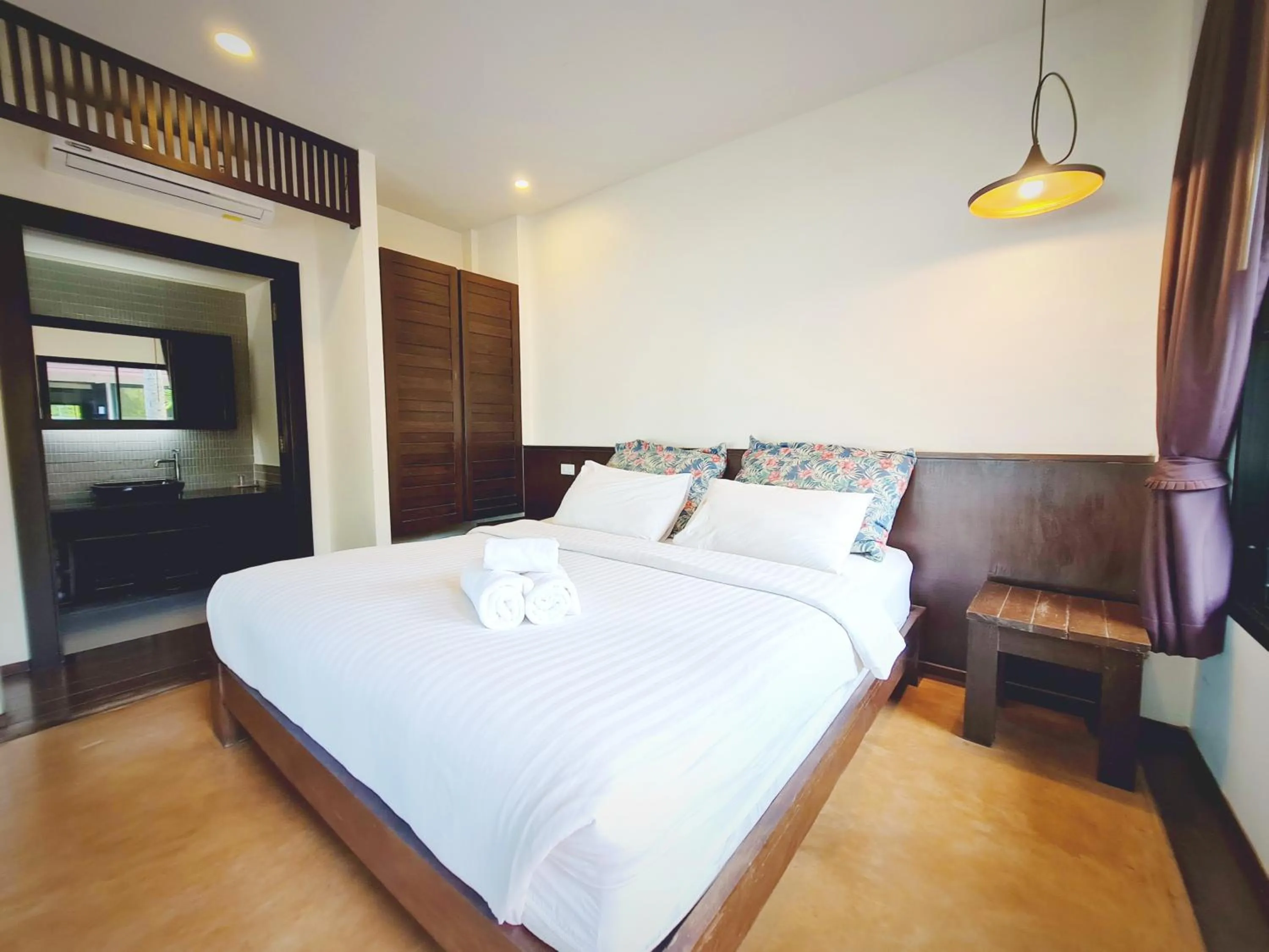 Bed in Chidlom Resort