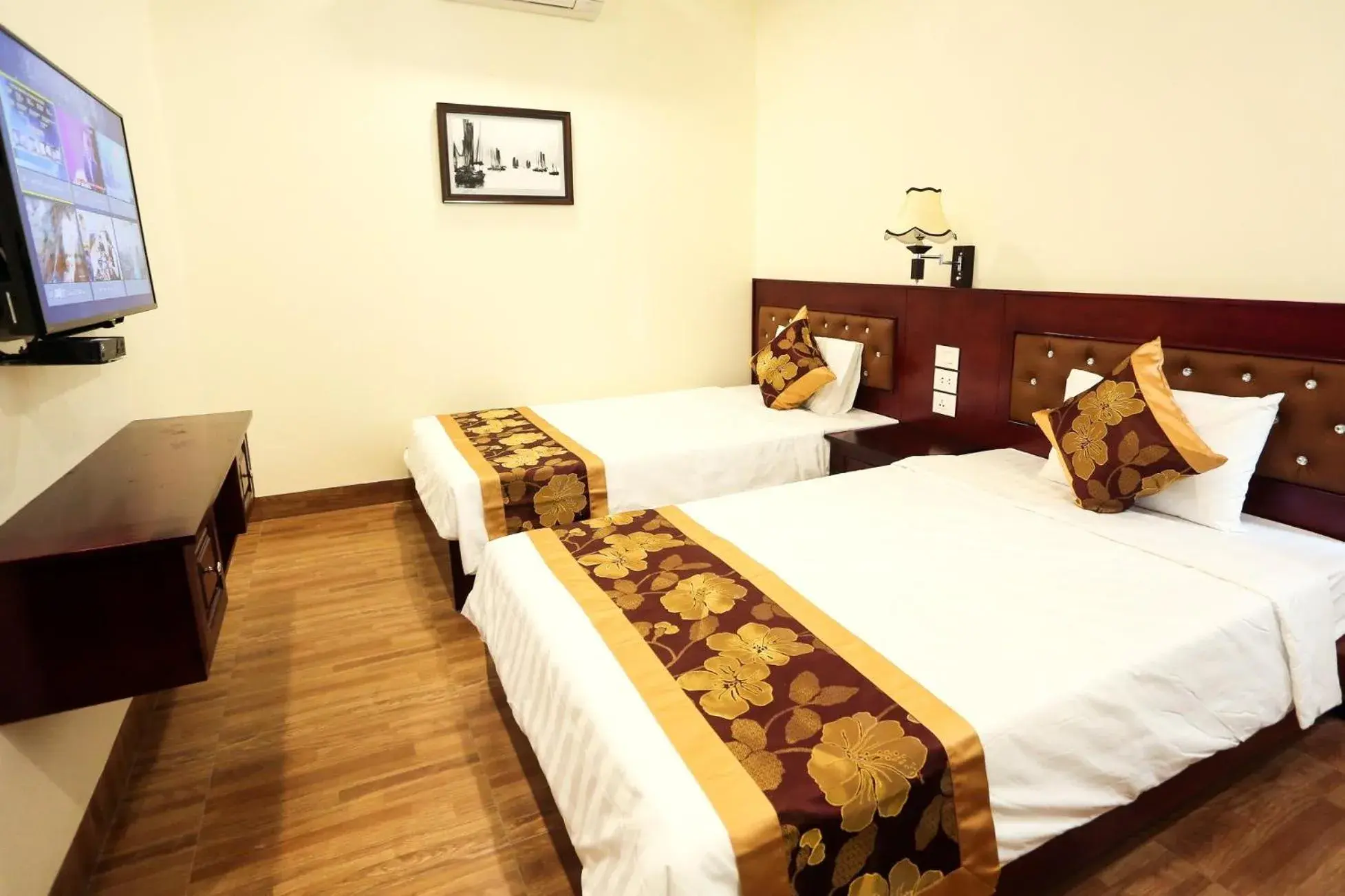 Bedroom in Diamond Hotel Bedroom in Diamond Hotel