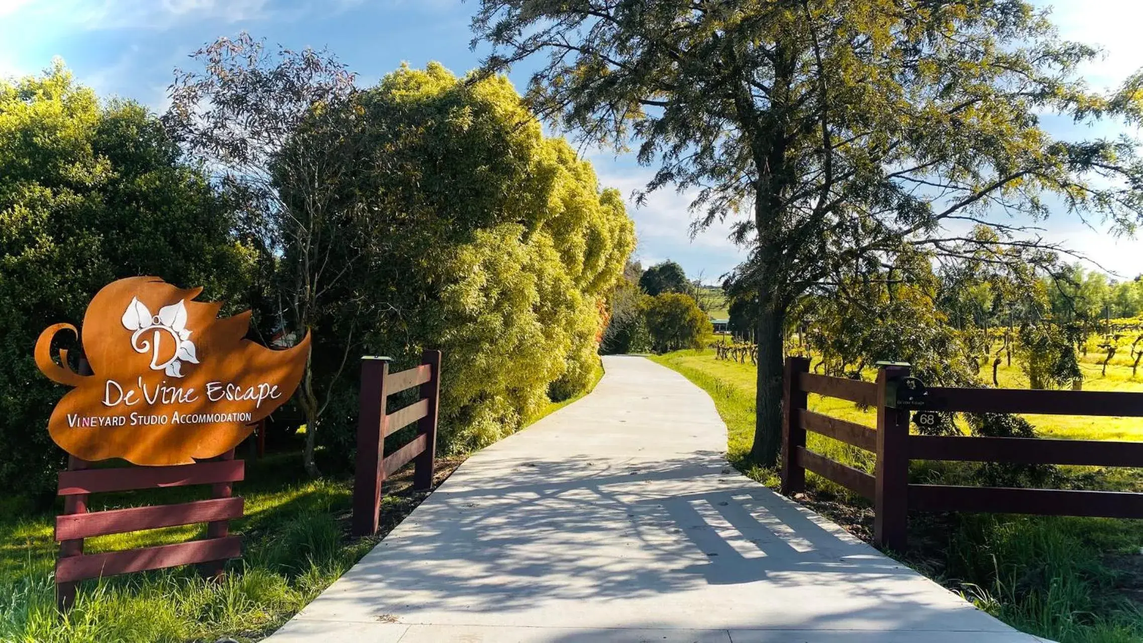 De'Vine Escape De'Vine Escape