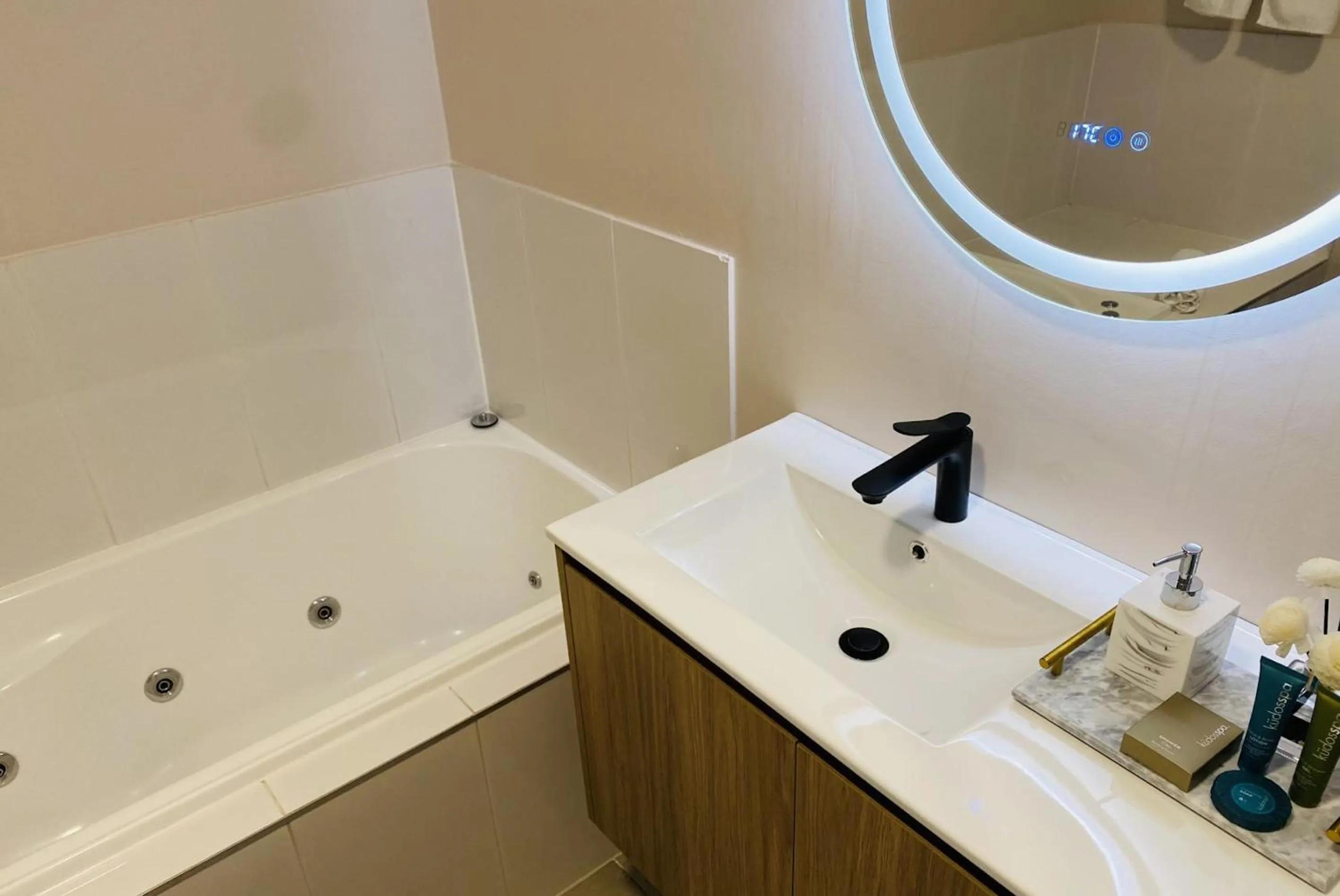 Bathroom in De'Vine Escape