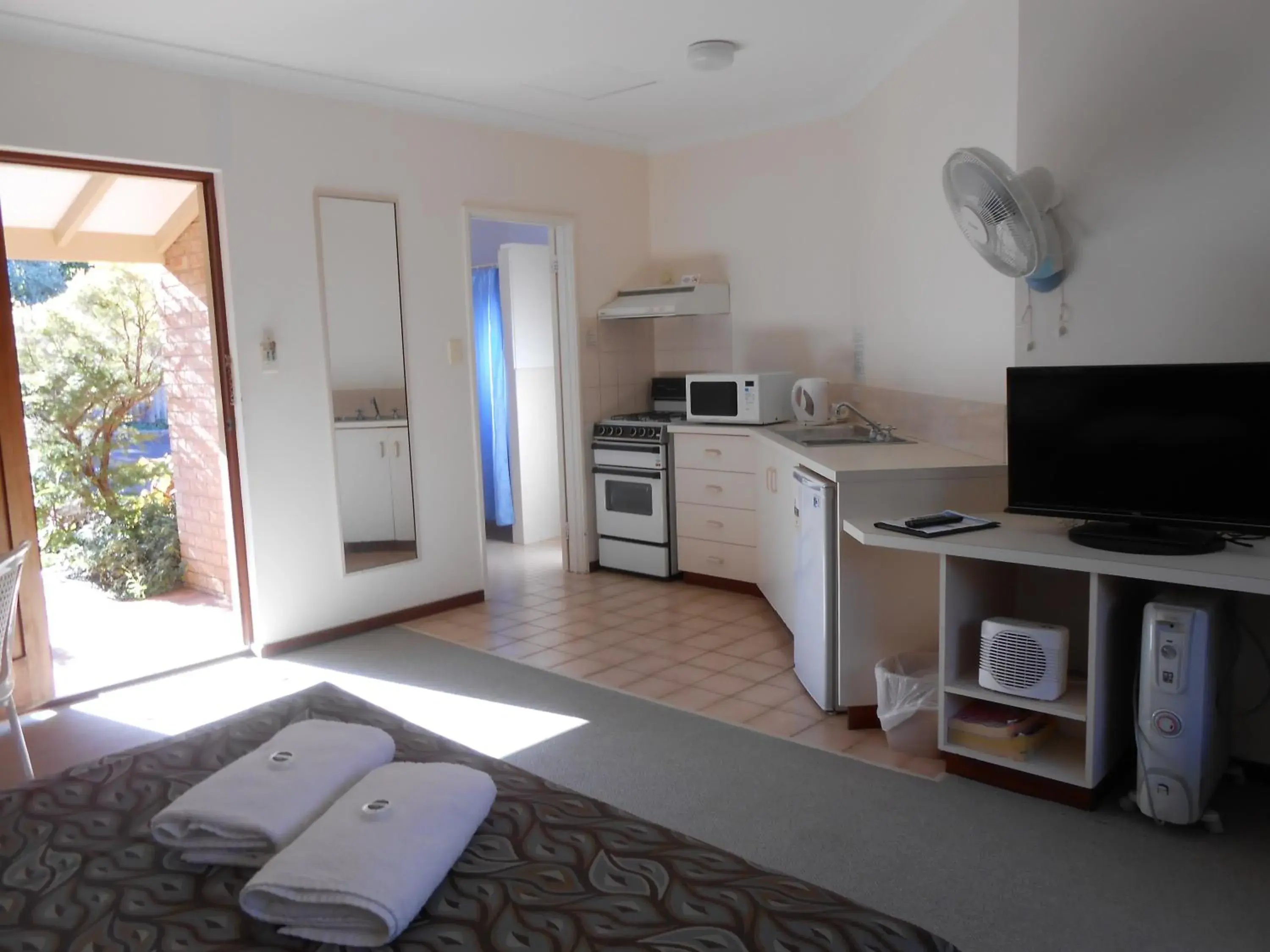 Standard Queen Room in Augusta's Georgiana Molloy Motel Standard Queen Room in Augusta's Georgiana Molloy Motel