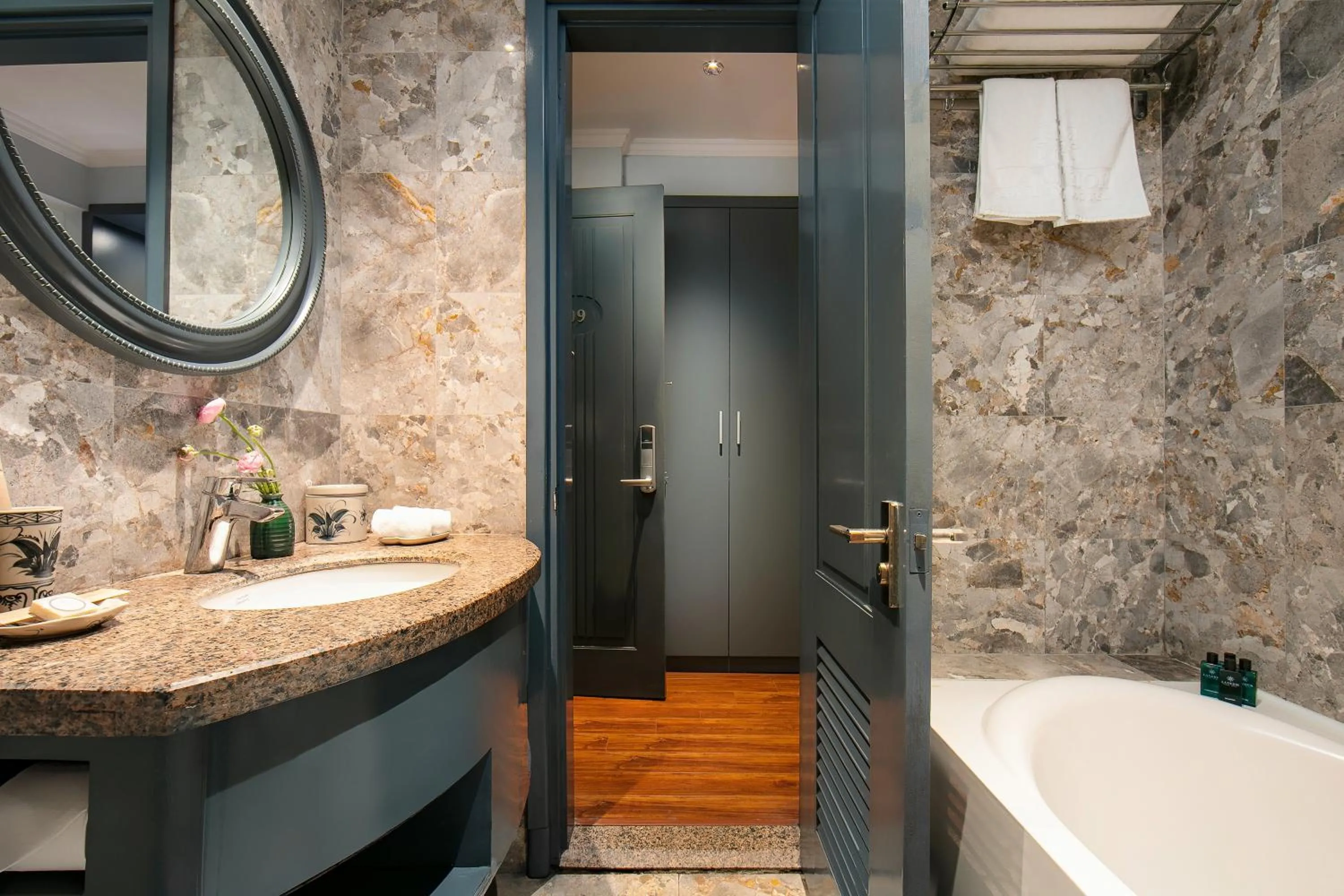 Toilet in La Mejor Hotel & Sky Bar