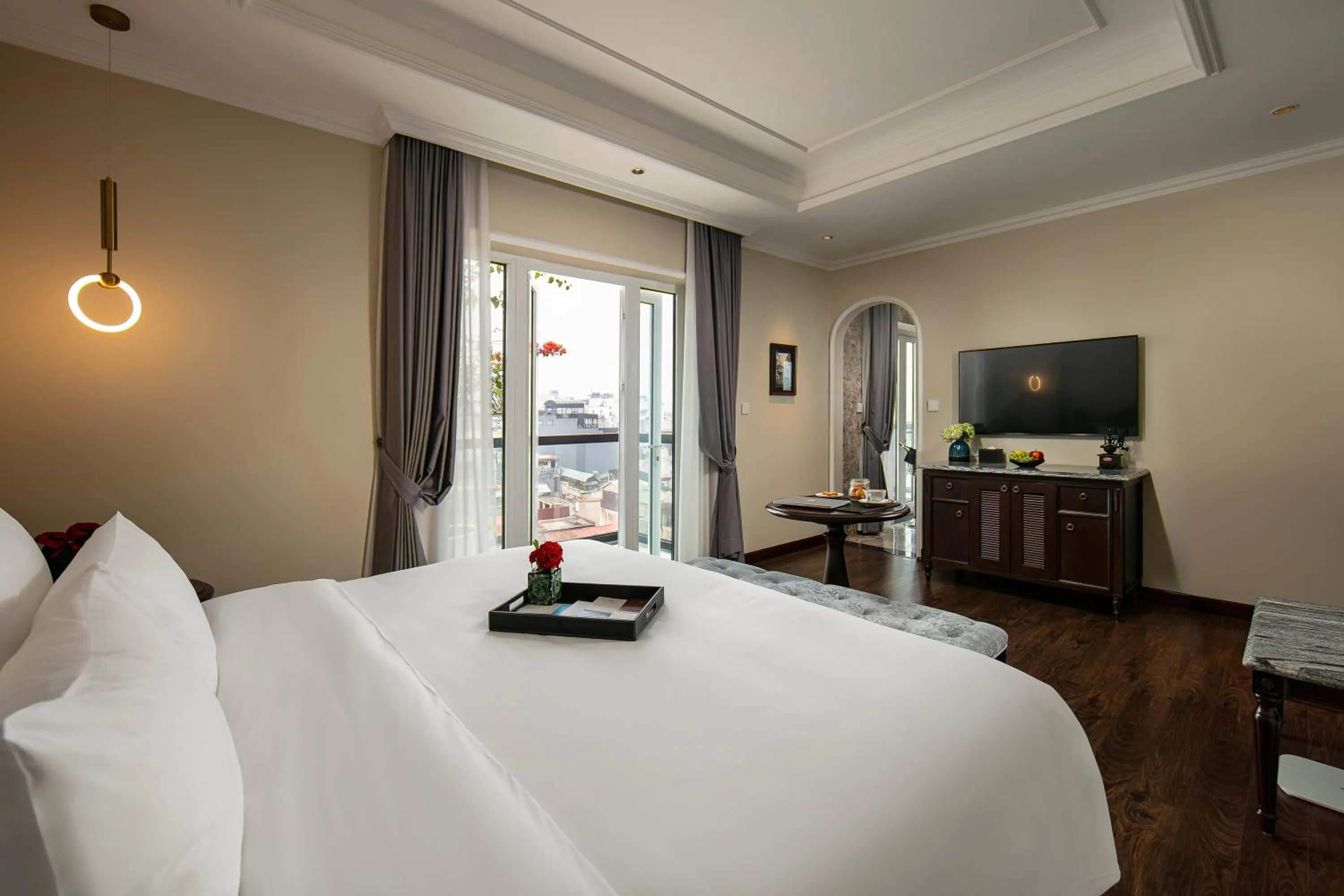 Bed in La Mejor Hotel & Sky Bar