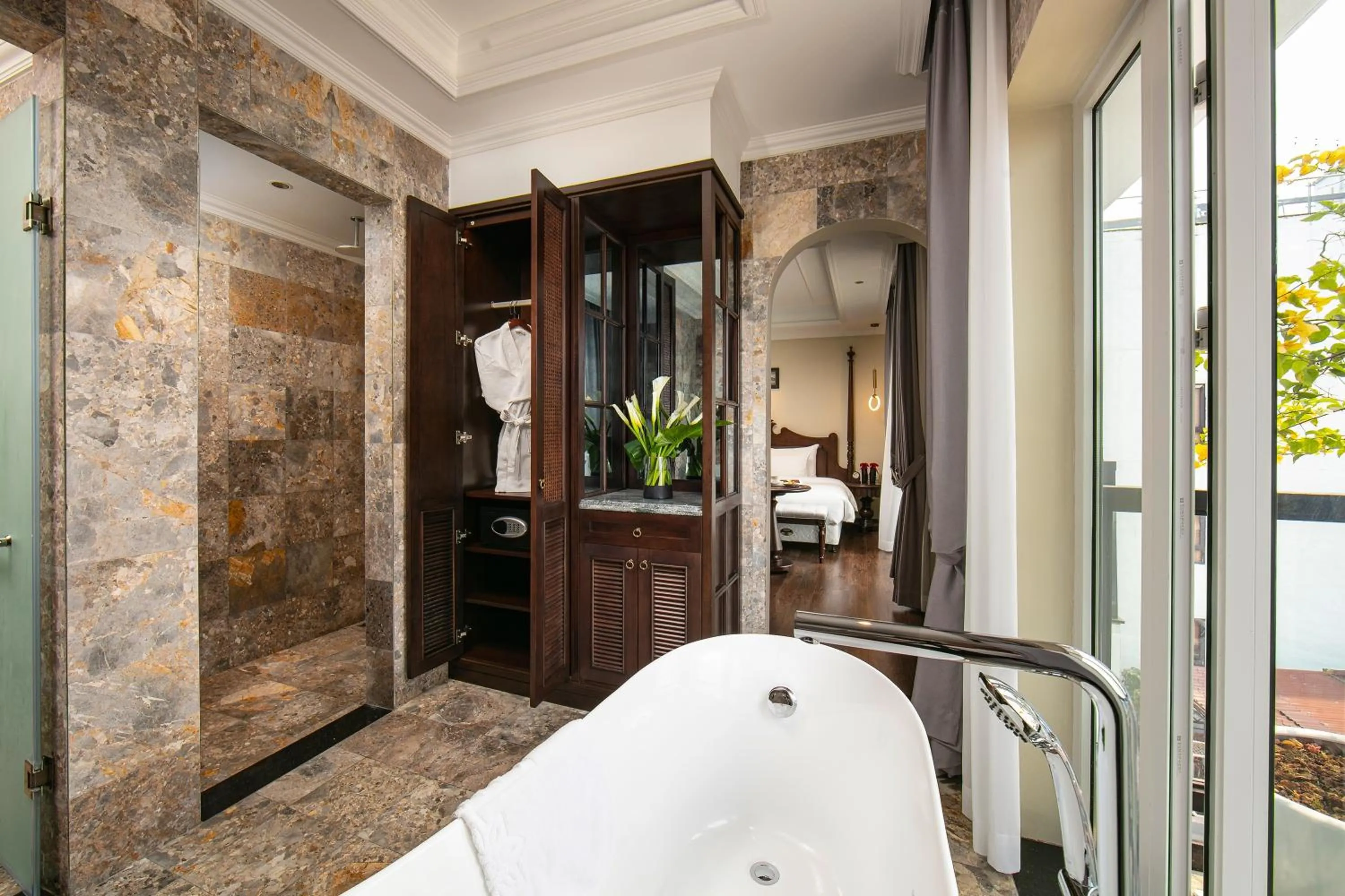 Bathroom in La Mejor Hotel & Sky Bar