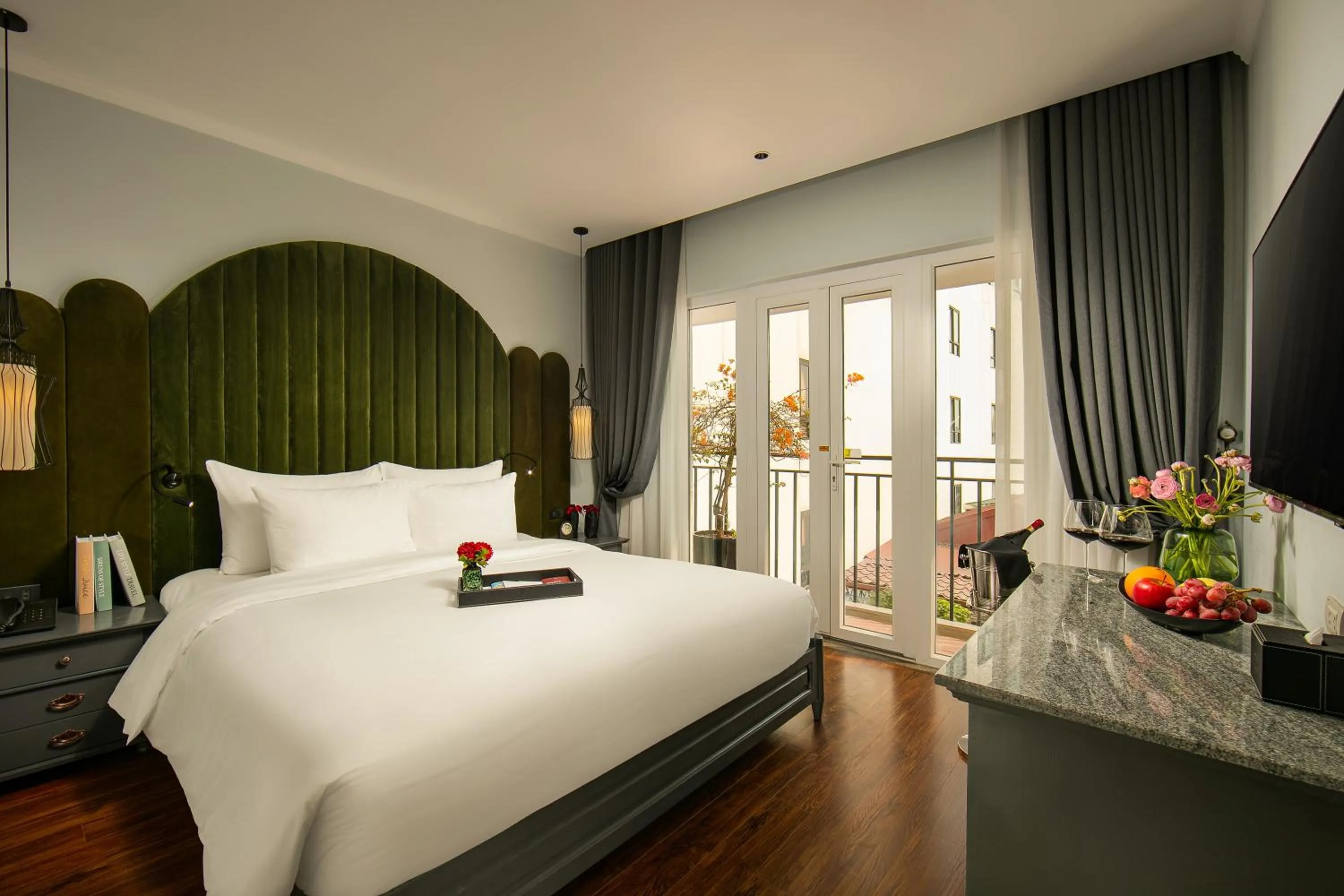 Bed in La Mejor Hotel & Sky Bar