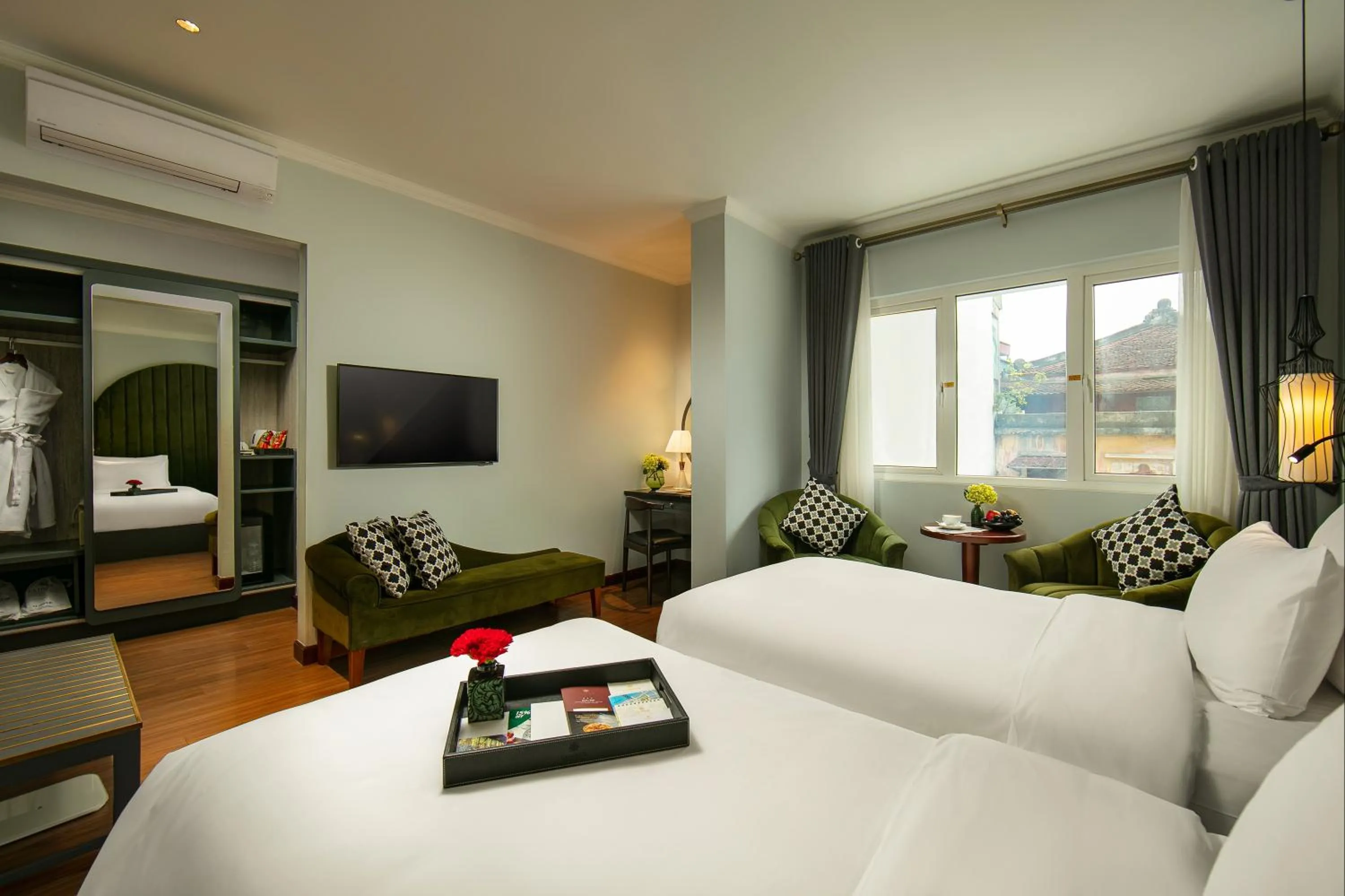 Bed in La Mejor Hotel & Sky Bar