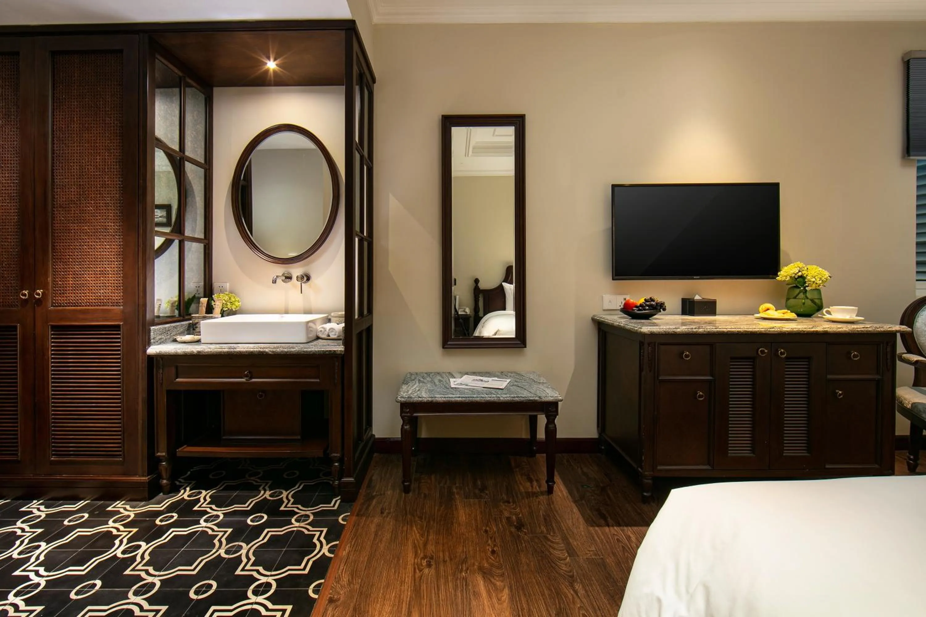 hair dresser, Bed in La Mejor Hotel & Sky Bar