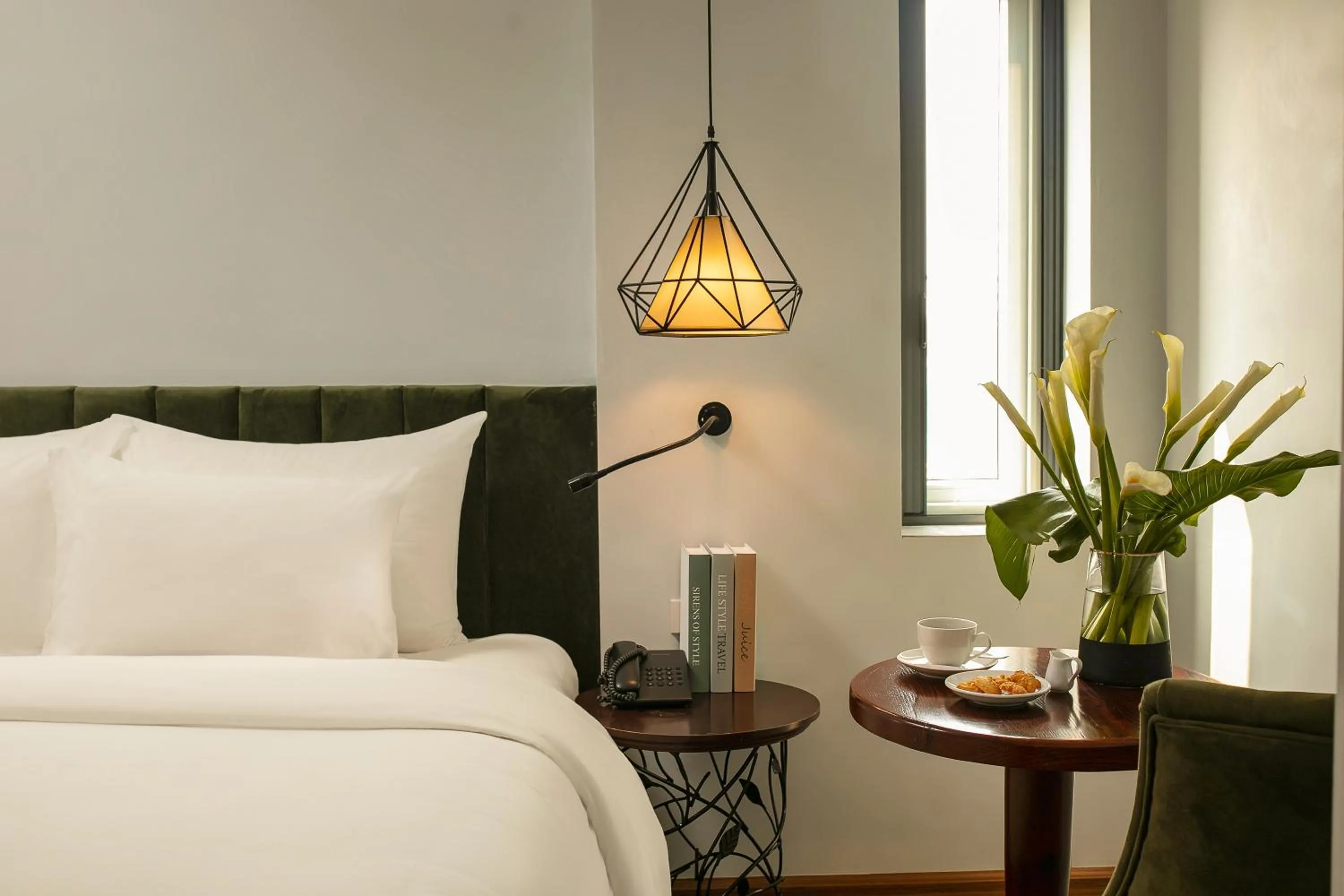 Seating area, Bed in La Mejor Hotel & Sky Bar