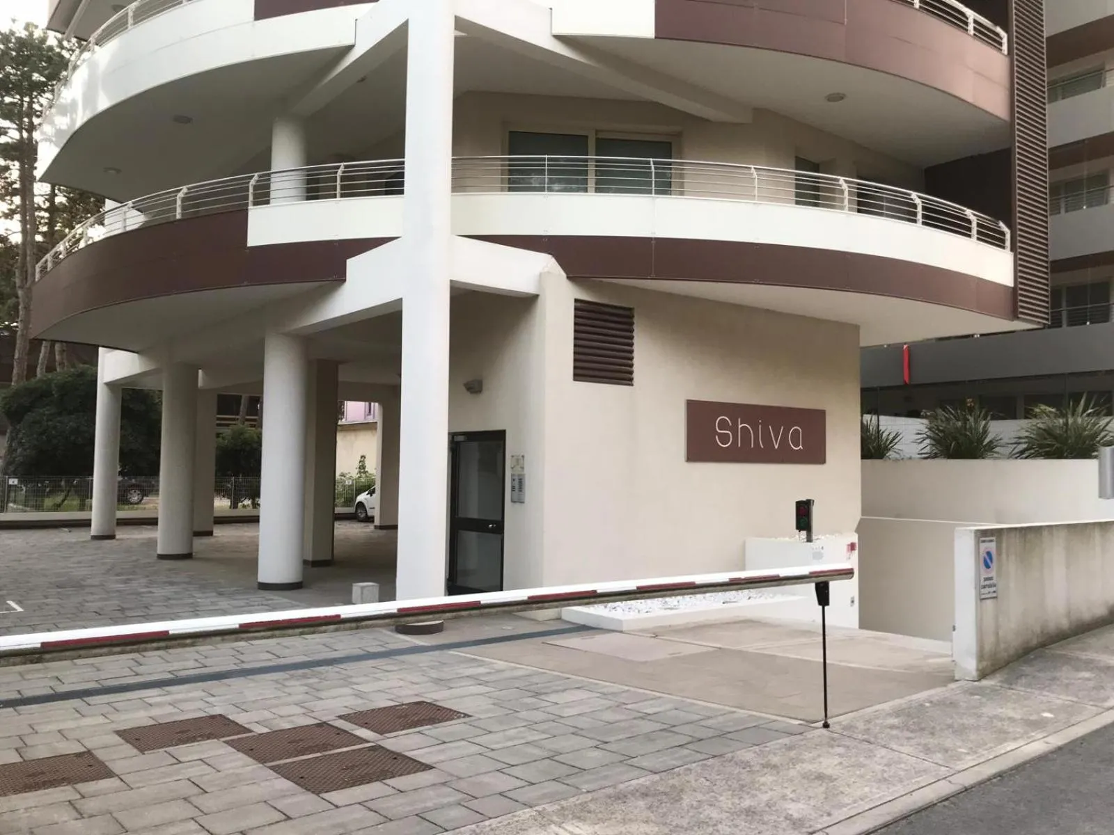Facade/entrance in Torre Shiva