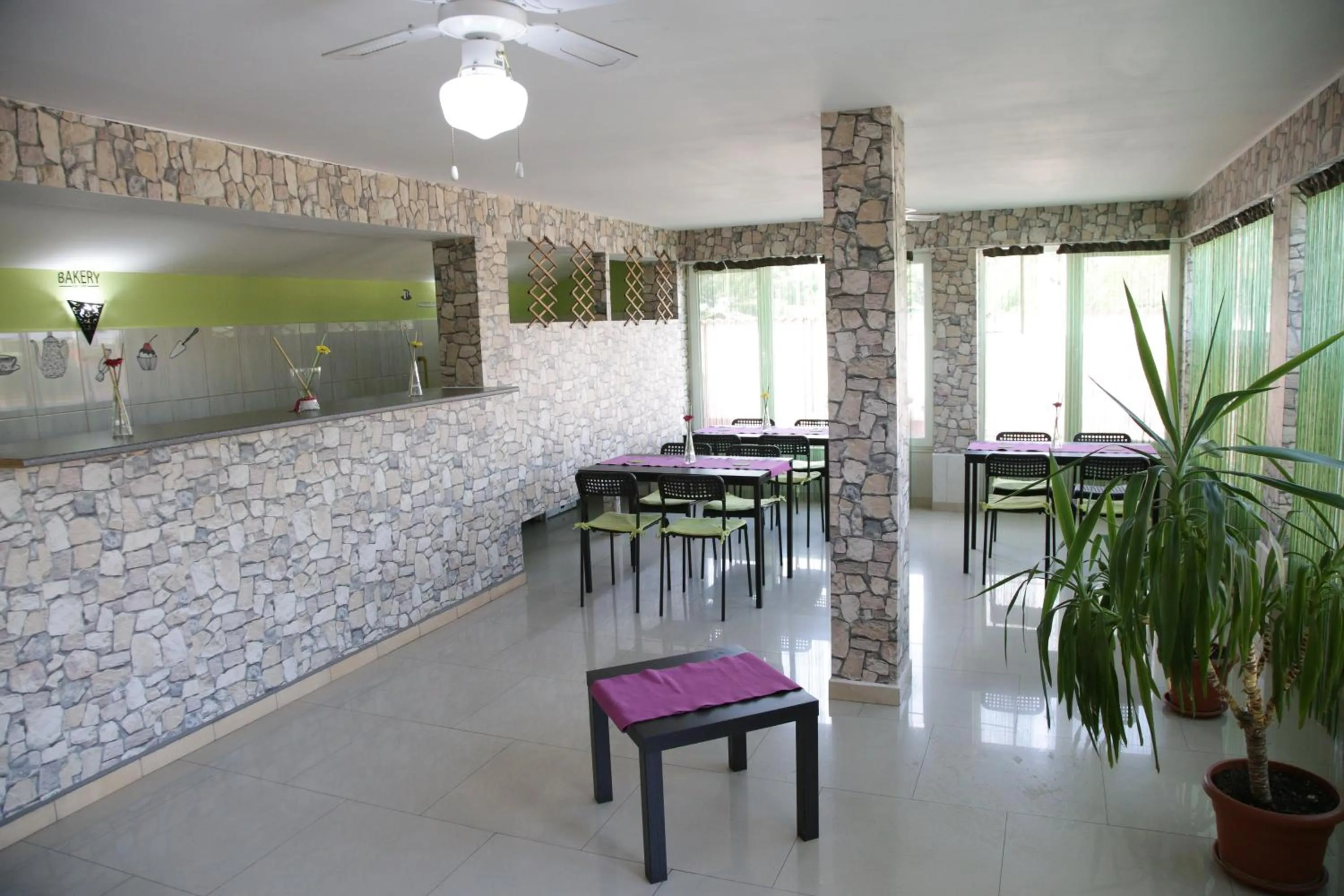 Restaurant/places to eat in City Comfort Villa