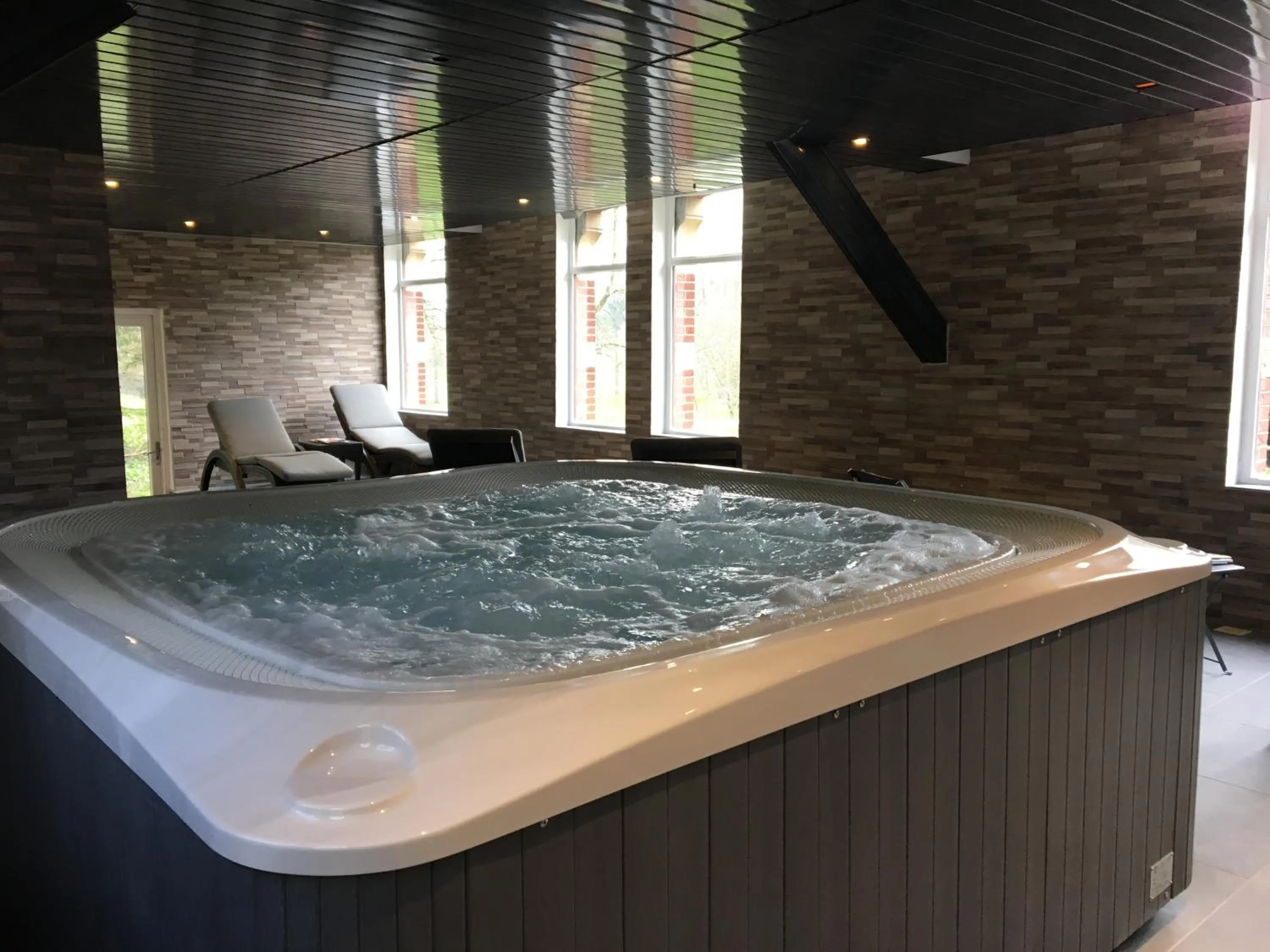 Hot Tub in Domaine de Joinville