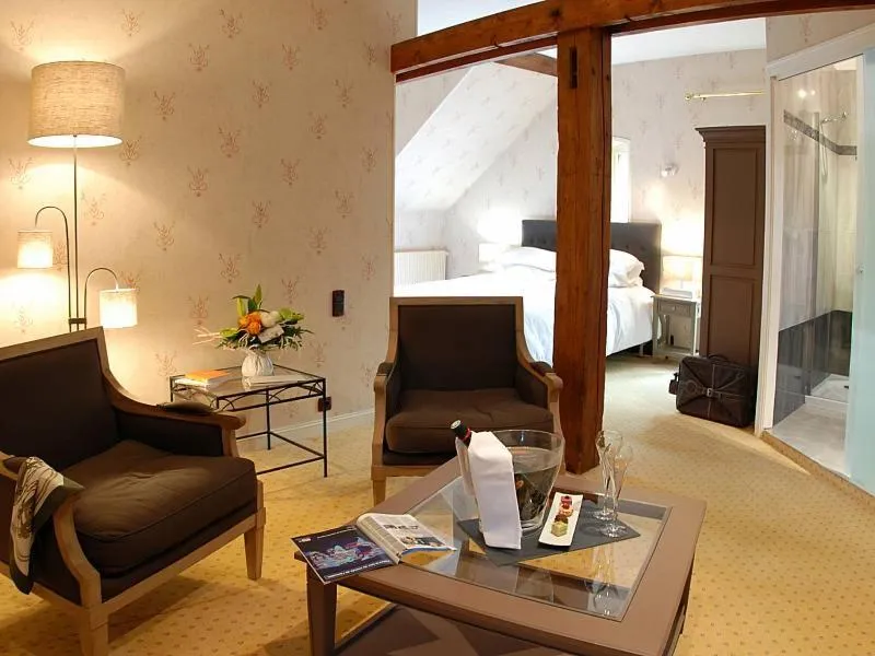 Photo of the whole room, Bed in Domaine de Joinville