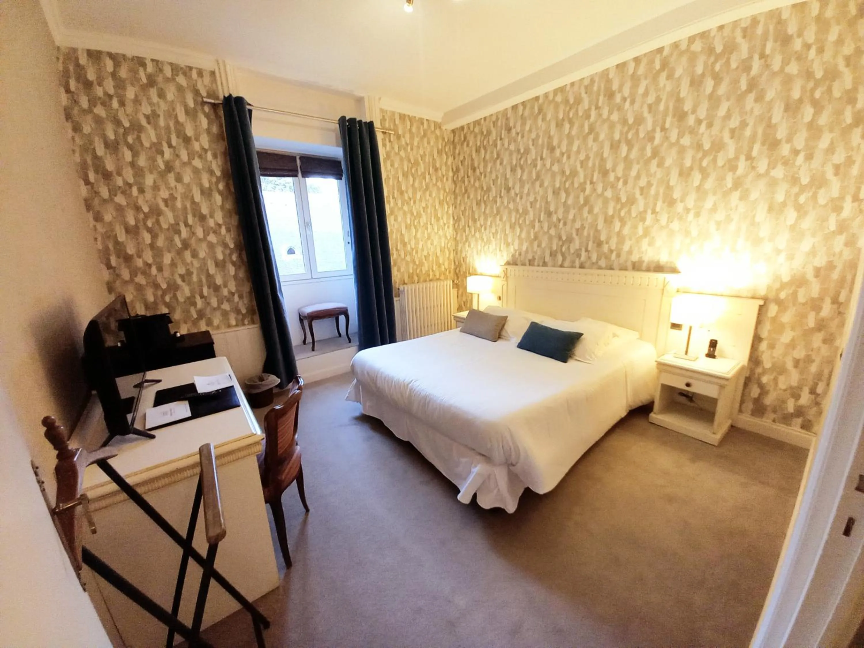 Toilet, Bed in Domaine de Joinville