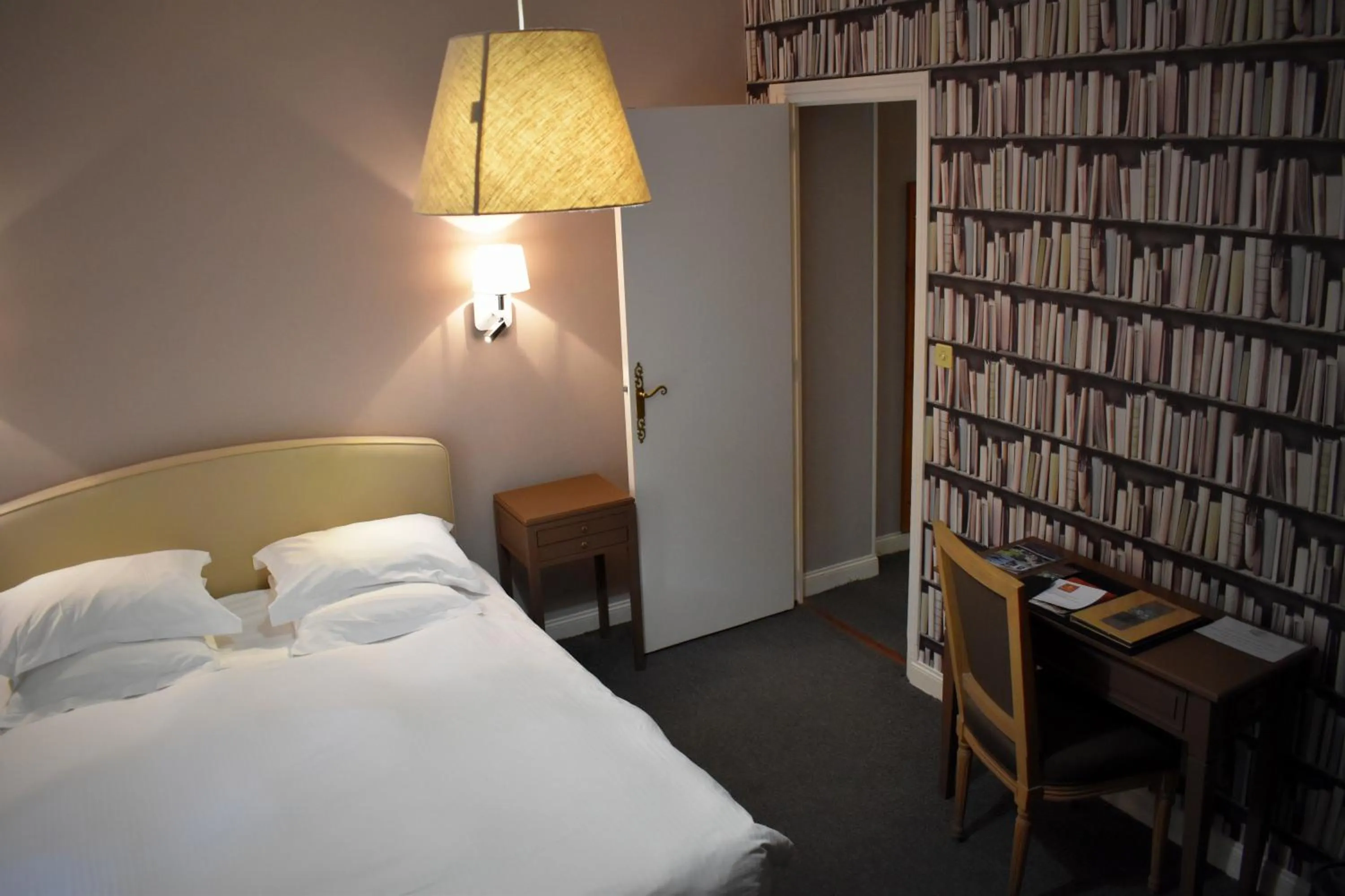 Bedroom, Bed in Domaine de Joinville