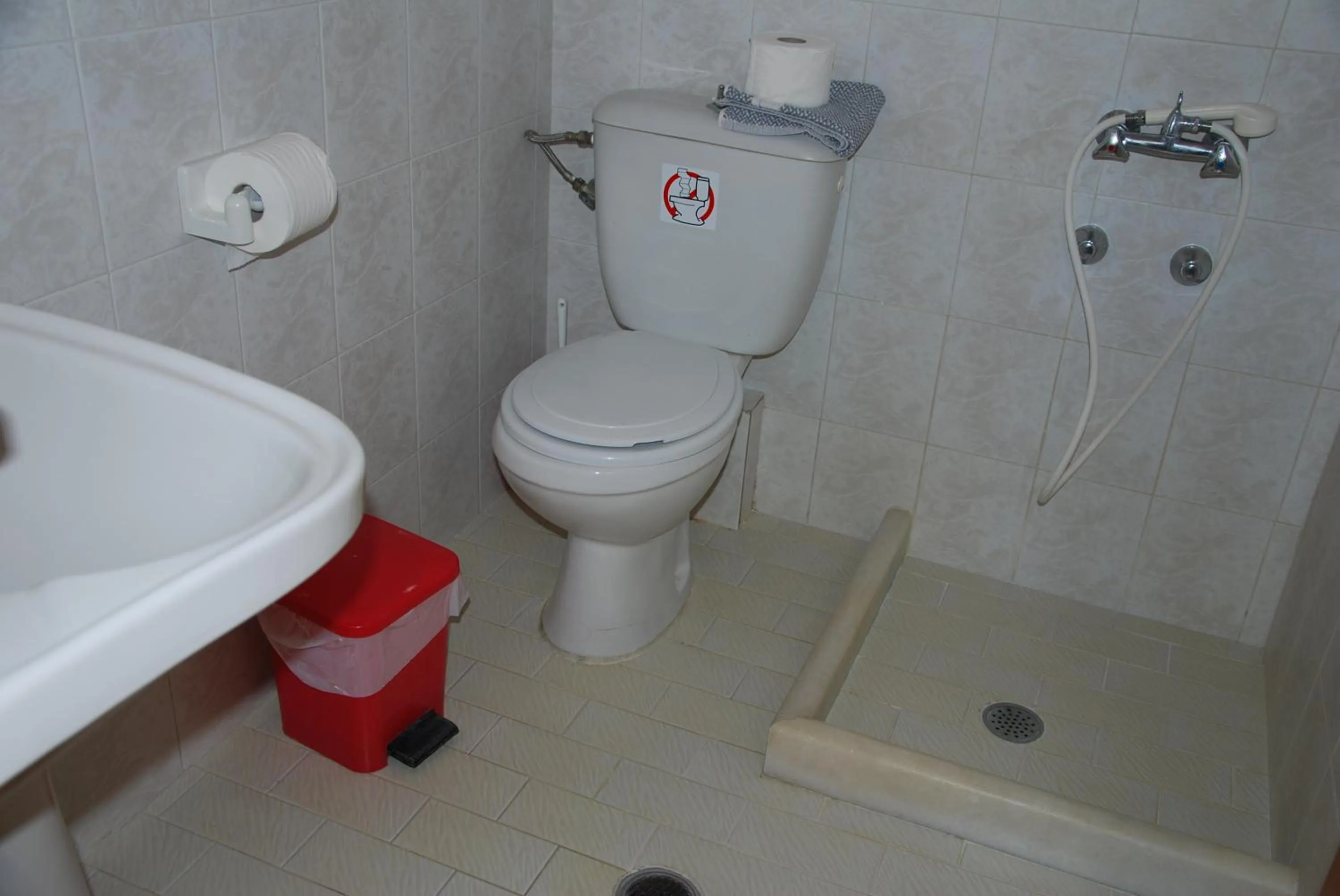 Bathroom in Koulas Pension - Red Lake