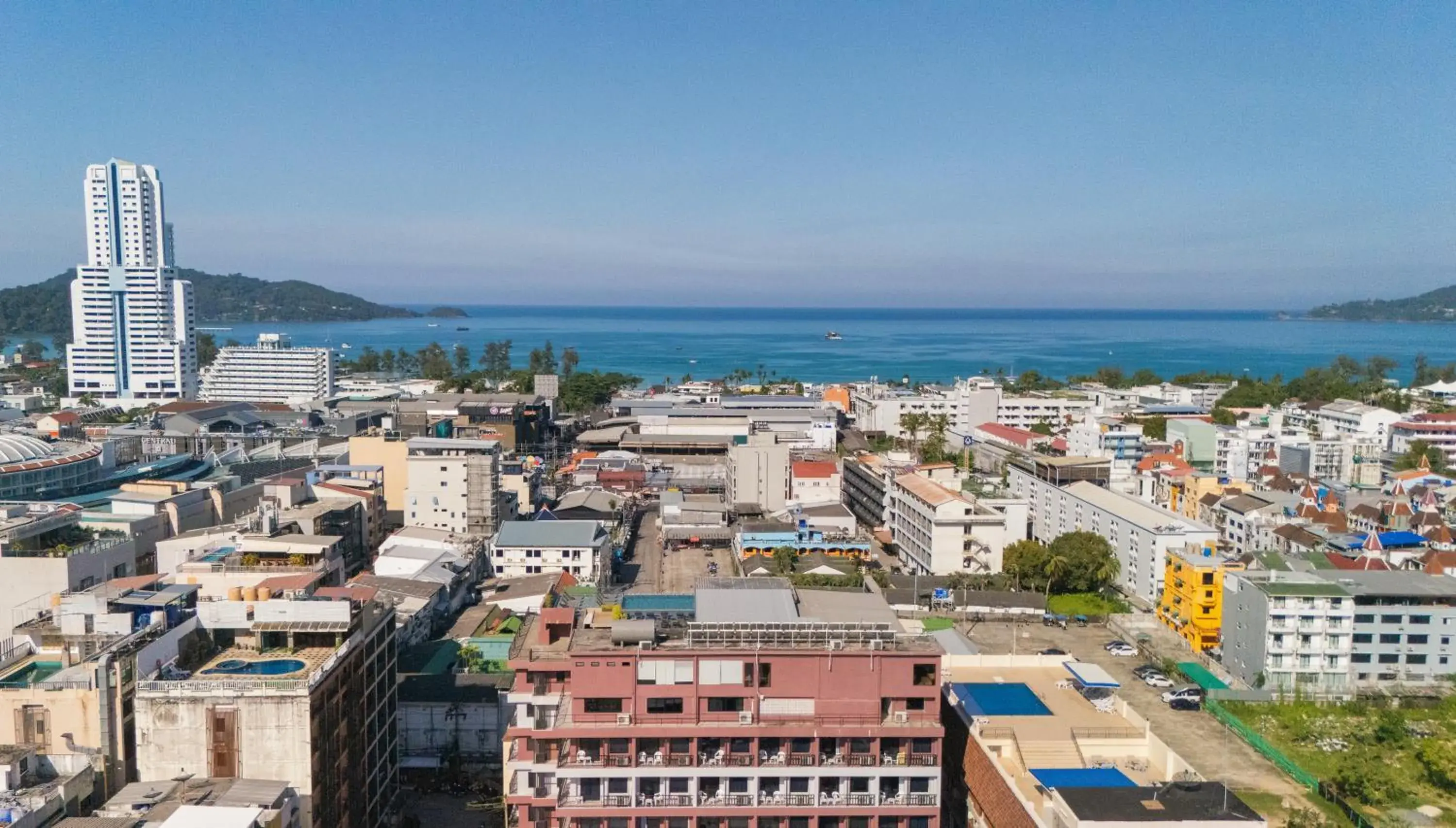 Property building in Gu Hotel Patong Property building in Gu Hotel Patong