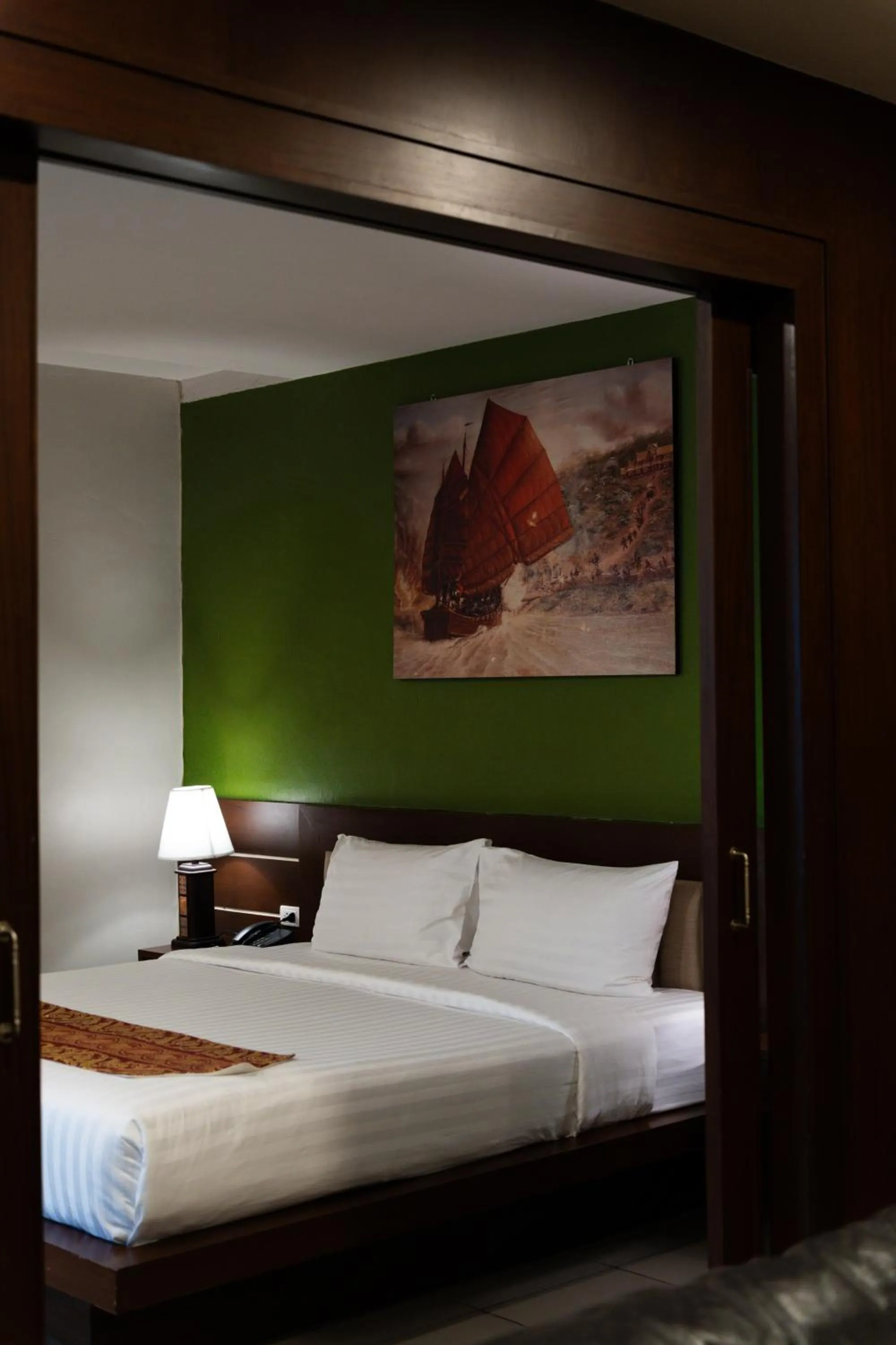 Property building, Bed in Gu Hotel Patong